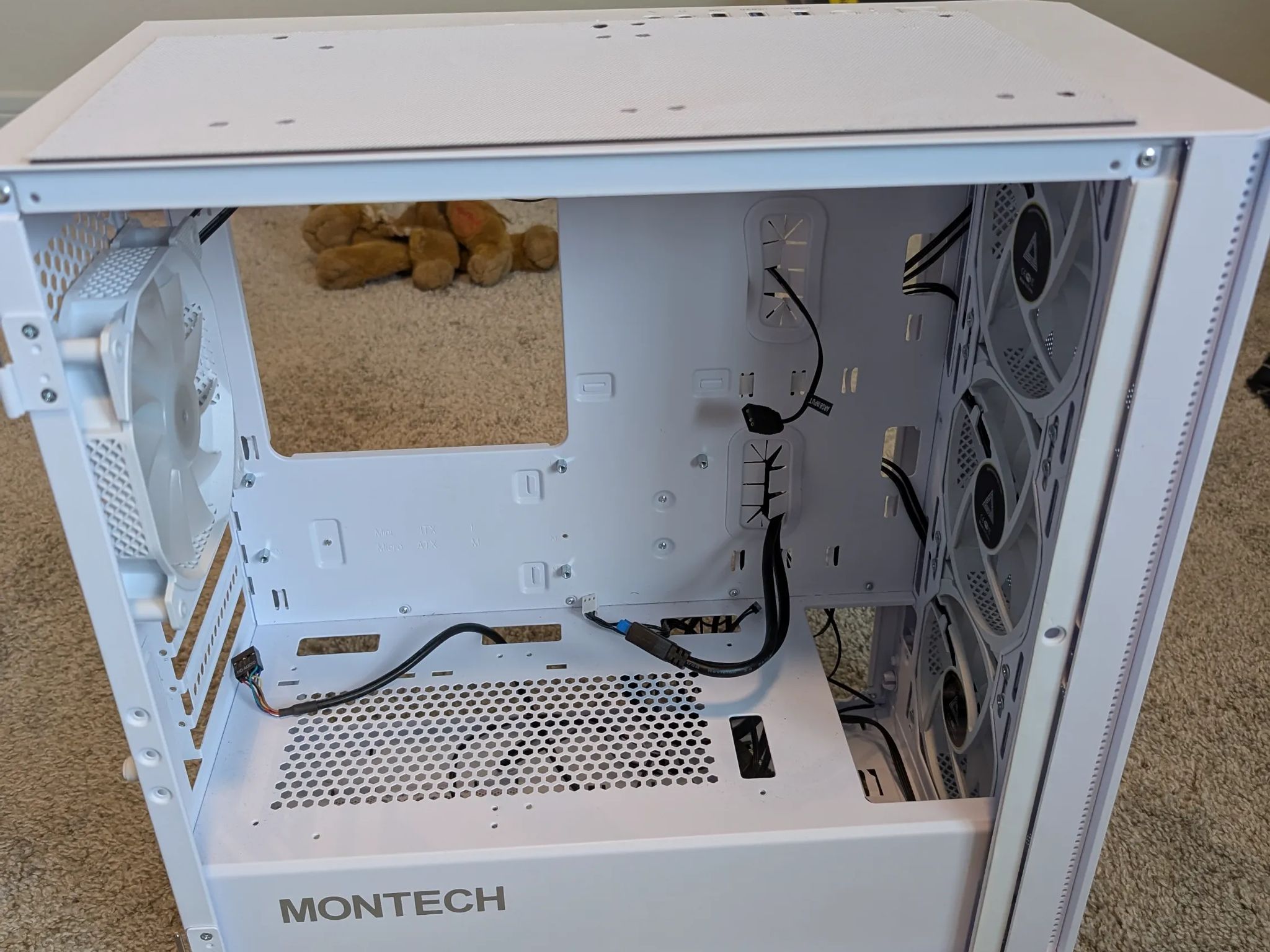 Montech Air 100 with white cable extensions