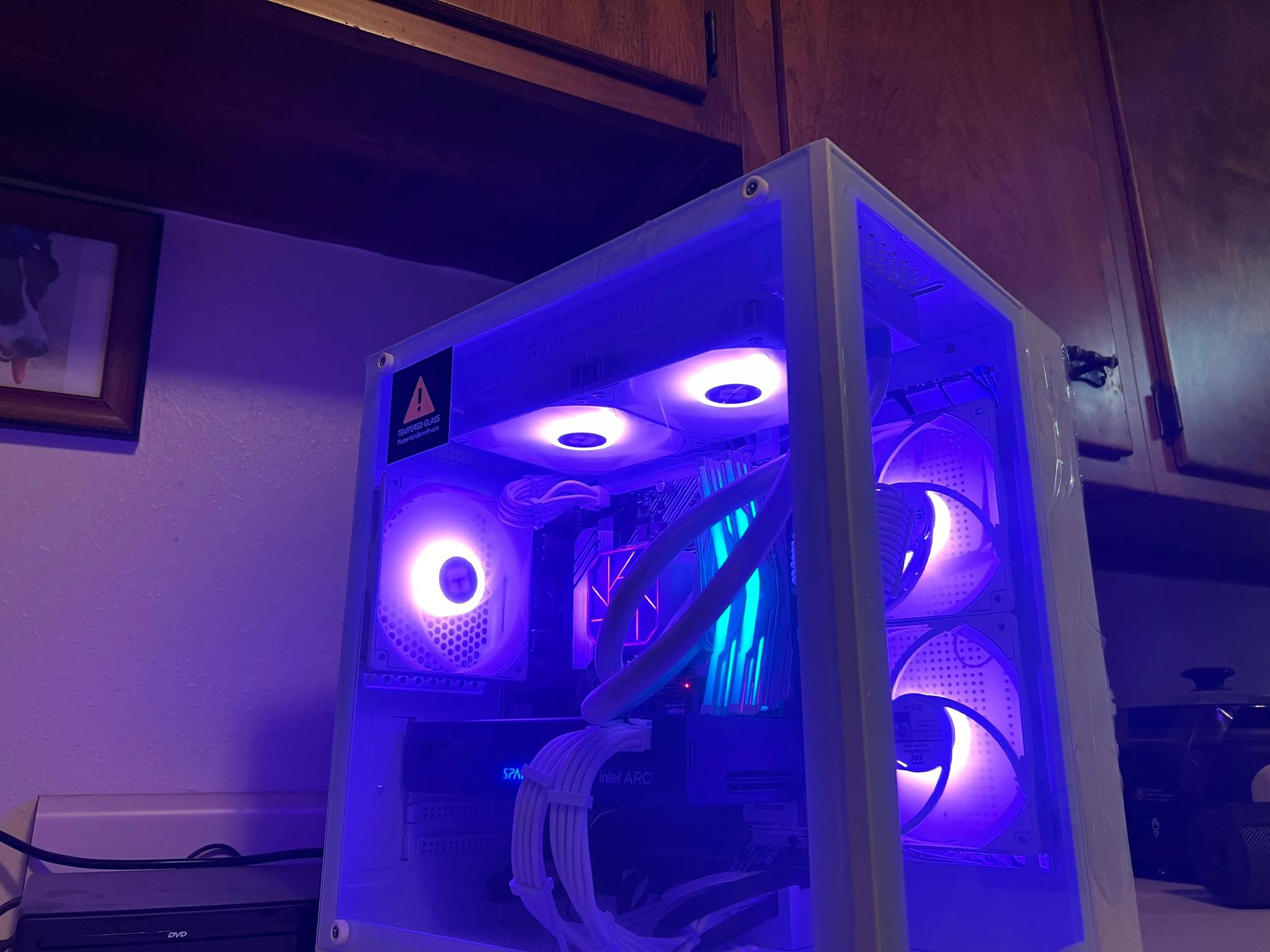GLACIOUS(i5 10400f, Oloy Warhawk DDR4 16GB, Arc A580, Apevia Galaxy 650w 80+Gold, Thermalright AIO)