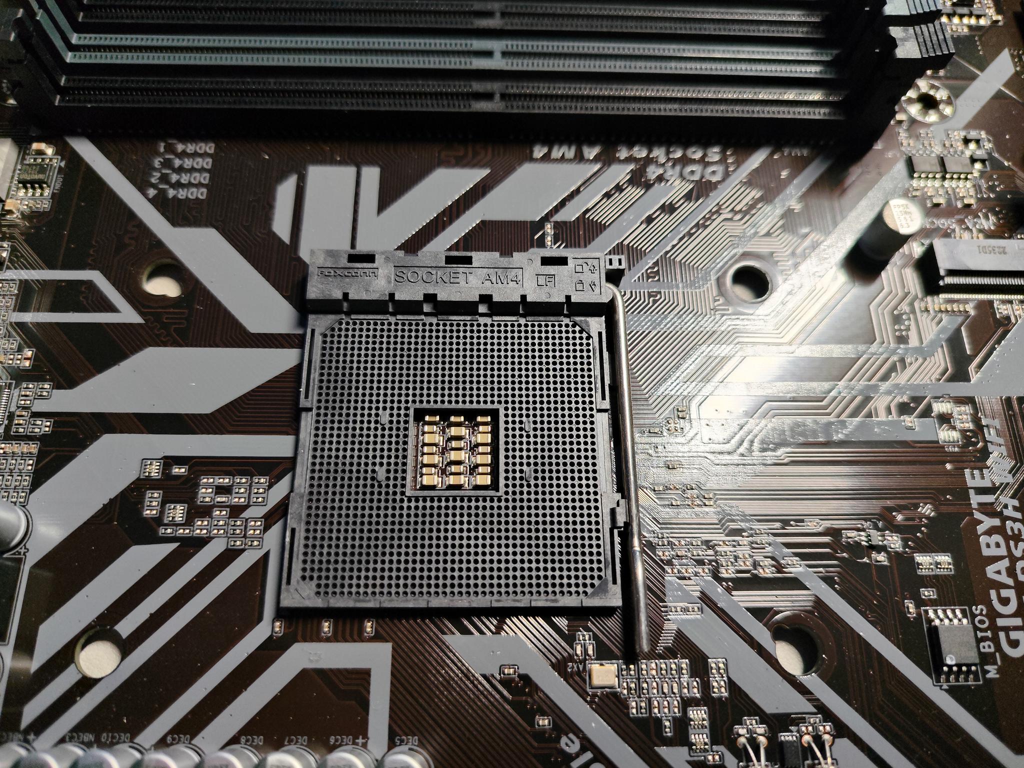 GIGABYTE B450M DS3H WIFI - Image 2