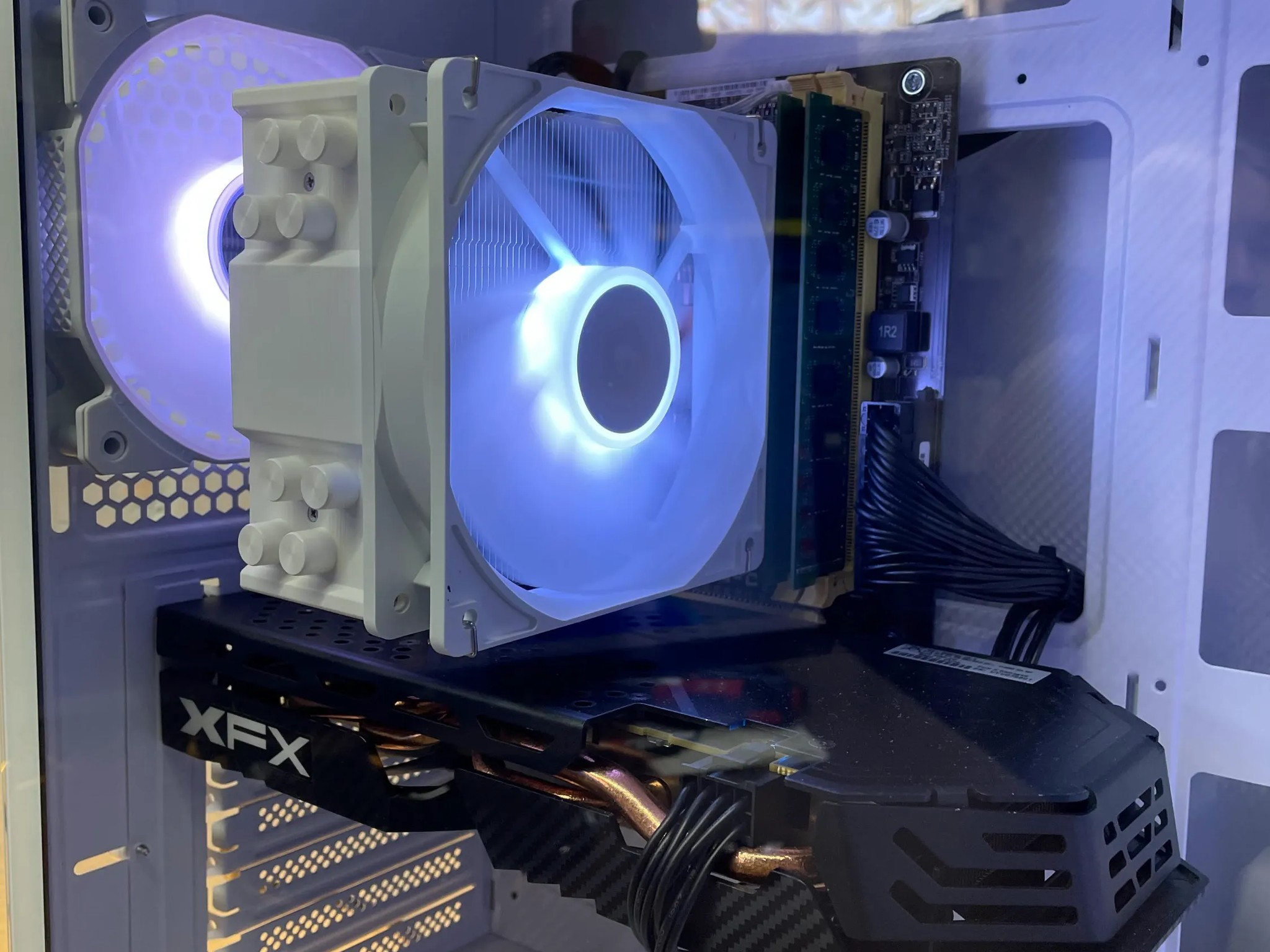 Frosty Gaming PC | Intel i7 / AMD RX580 / 8GB / 1.1TB Win 11 Pro + Wi-Fi