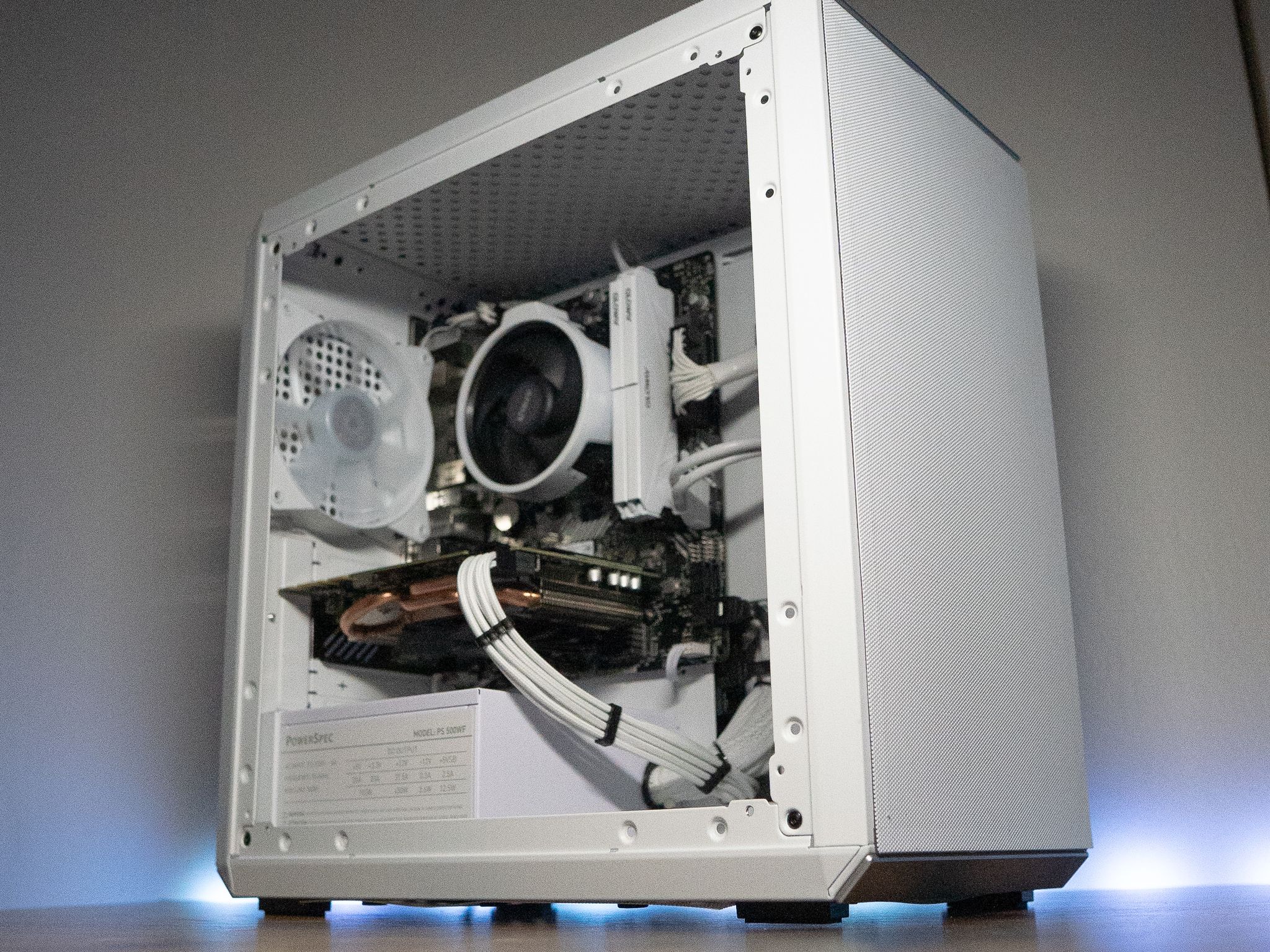 🌨🌨 | GTX 1080 8GB | RYZEN 5 1600X | 16GB DDR4 RAM | 2TB | Arctic Chill
