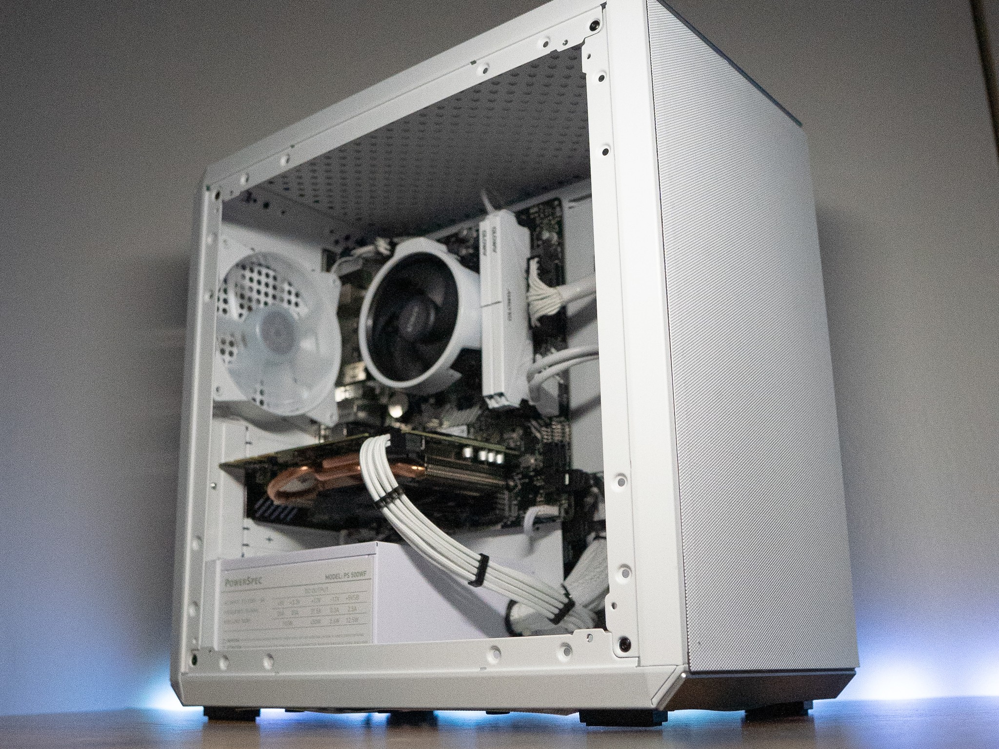 🌨🌨 | GTX 1080 8GB | RYZEN 5 1600X | 16GB DDR4 RAM | 2TB | Arctic Chill