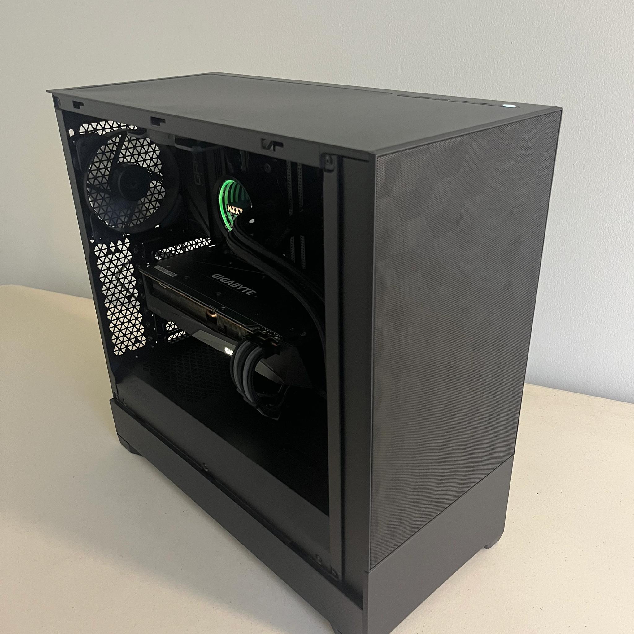 Custom Gaming PC - with free activated Windows 11 Pro