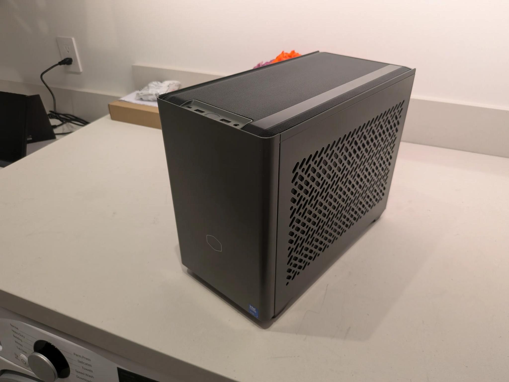 Red & Blue - RX 9070 XT, Intel Core Ultra 7 265KF, 32 GB DDR5 RAM, 4 TB Gen 5 NVME, Liquid Cooled