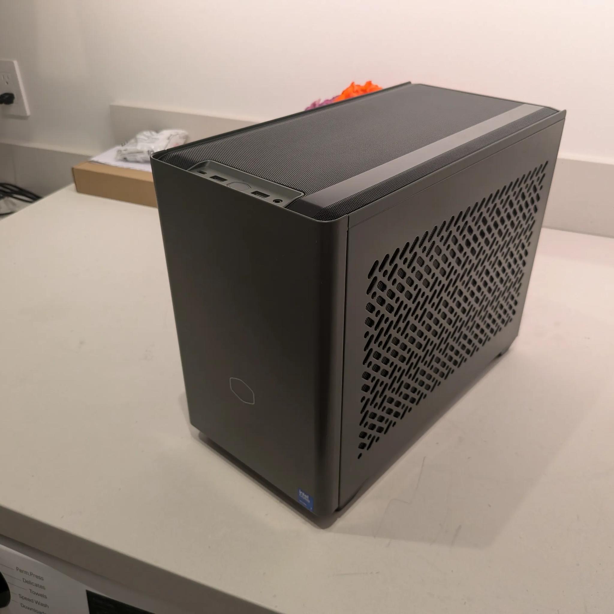 Red & Blue - RX 9070 XT, Intel Core Ultra 7 265KF, 32 GB DDR5 RAM, 4 TB Gen 5 NVME, Liquid Cooled