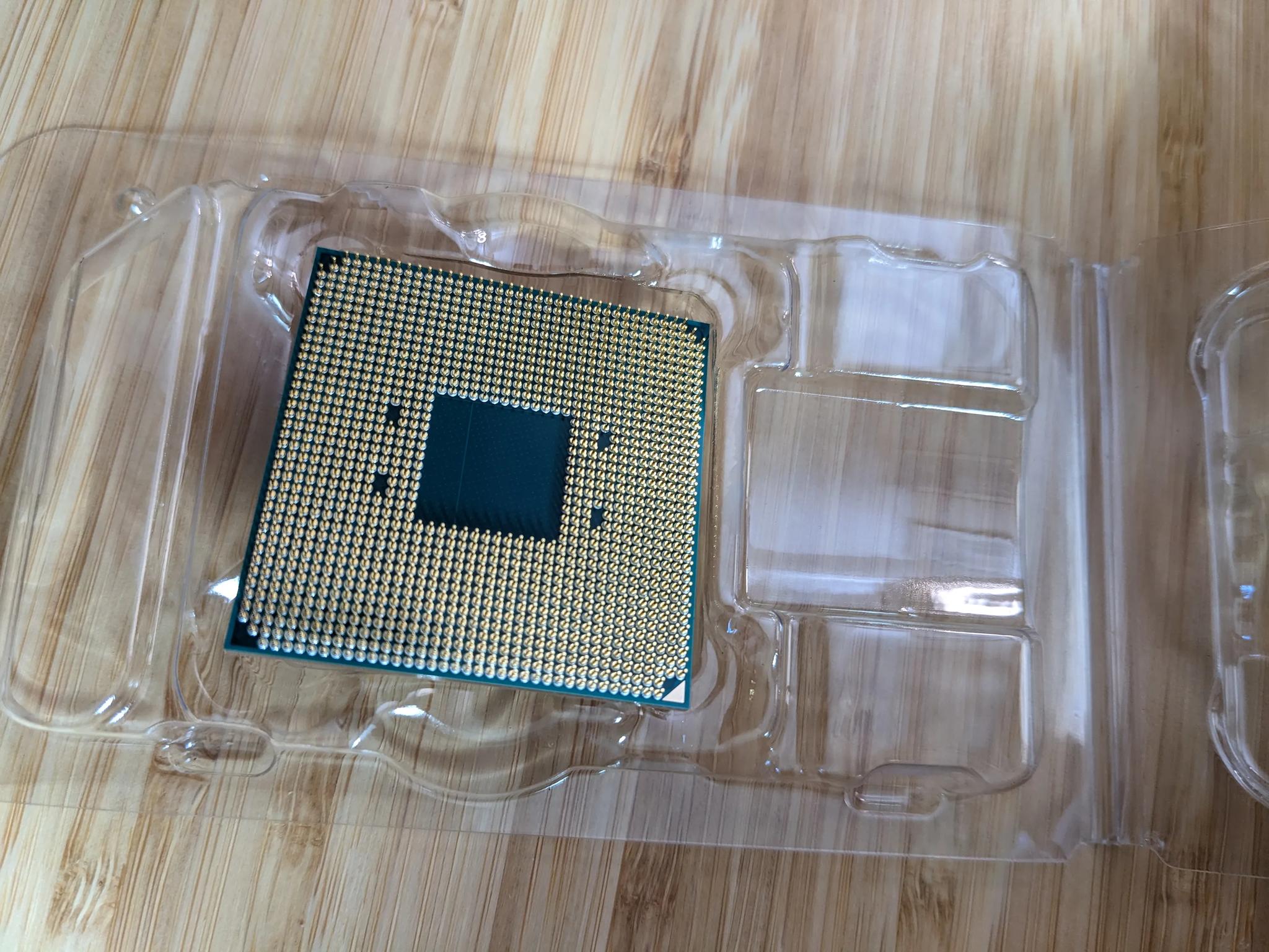 Ryzen 7 3700X processor (no cooler)