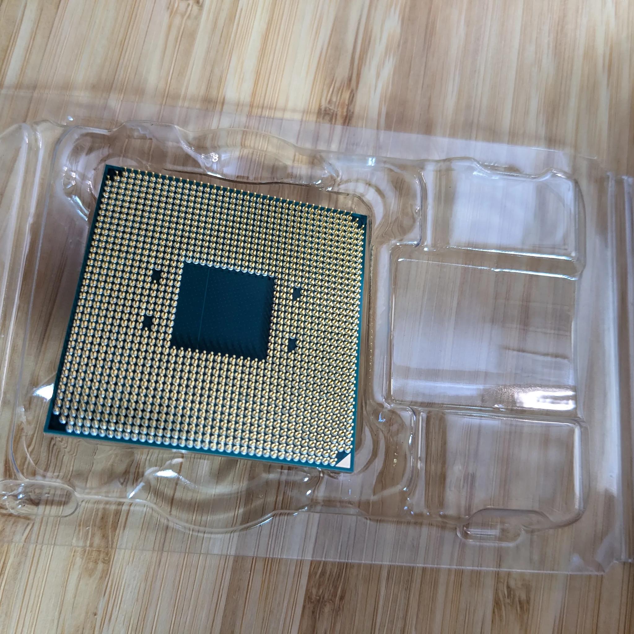 Ryzen 7 3700X processor (no cooler)