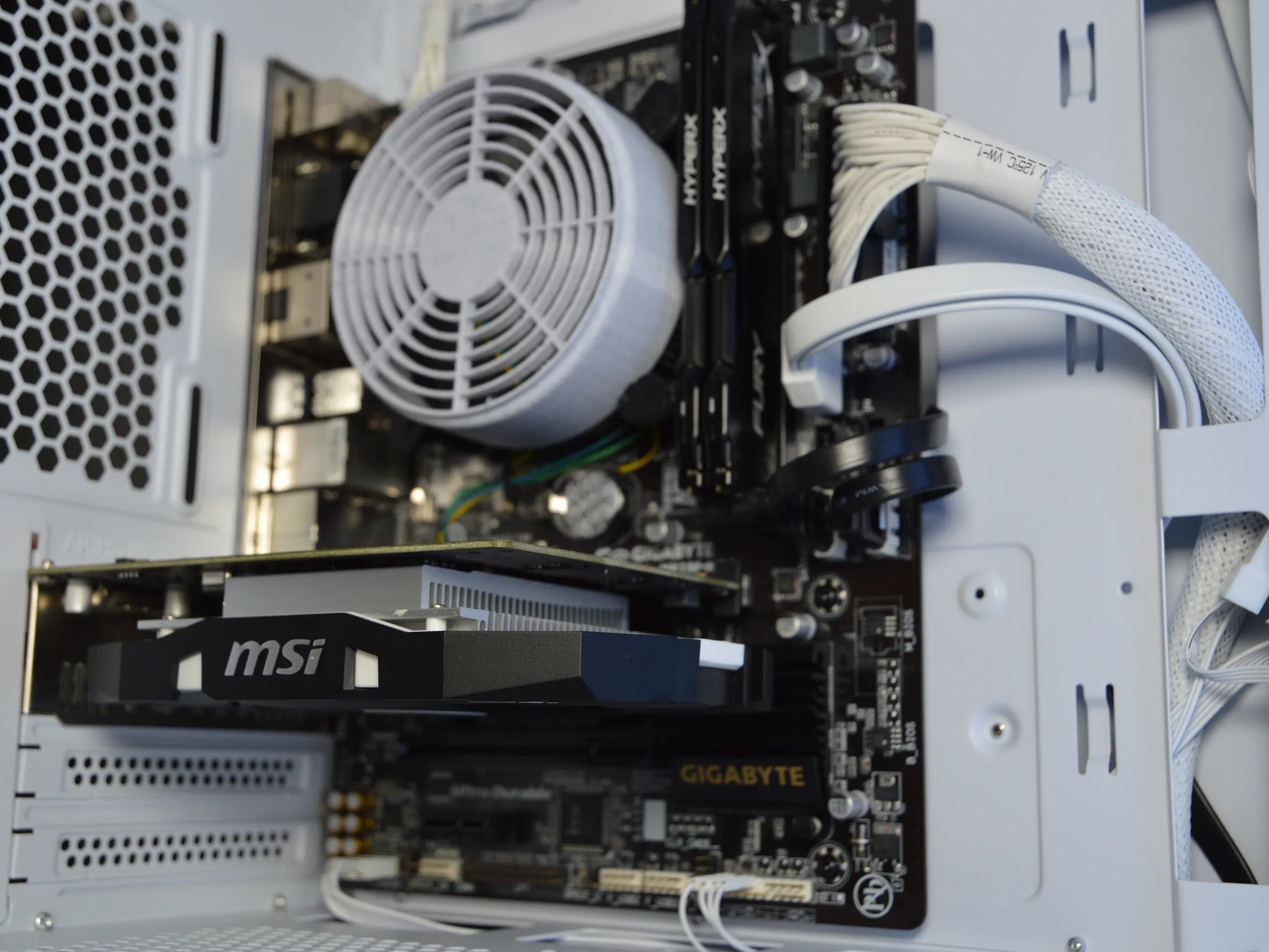 ❄️🔥| GTX 1050Ti 4GB | INTEL i5 4460 | 16GB DDR3 RAM | 256GB SSD + 1TB Hard Drive | SnowBlaze |