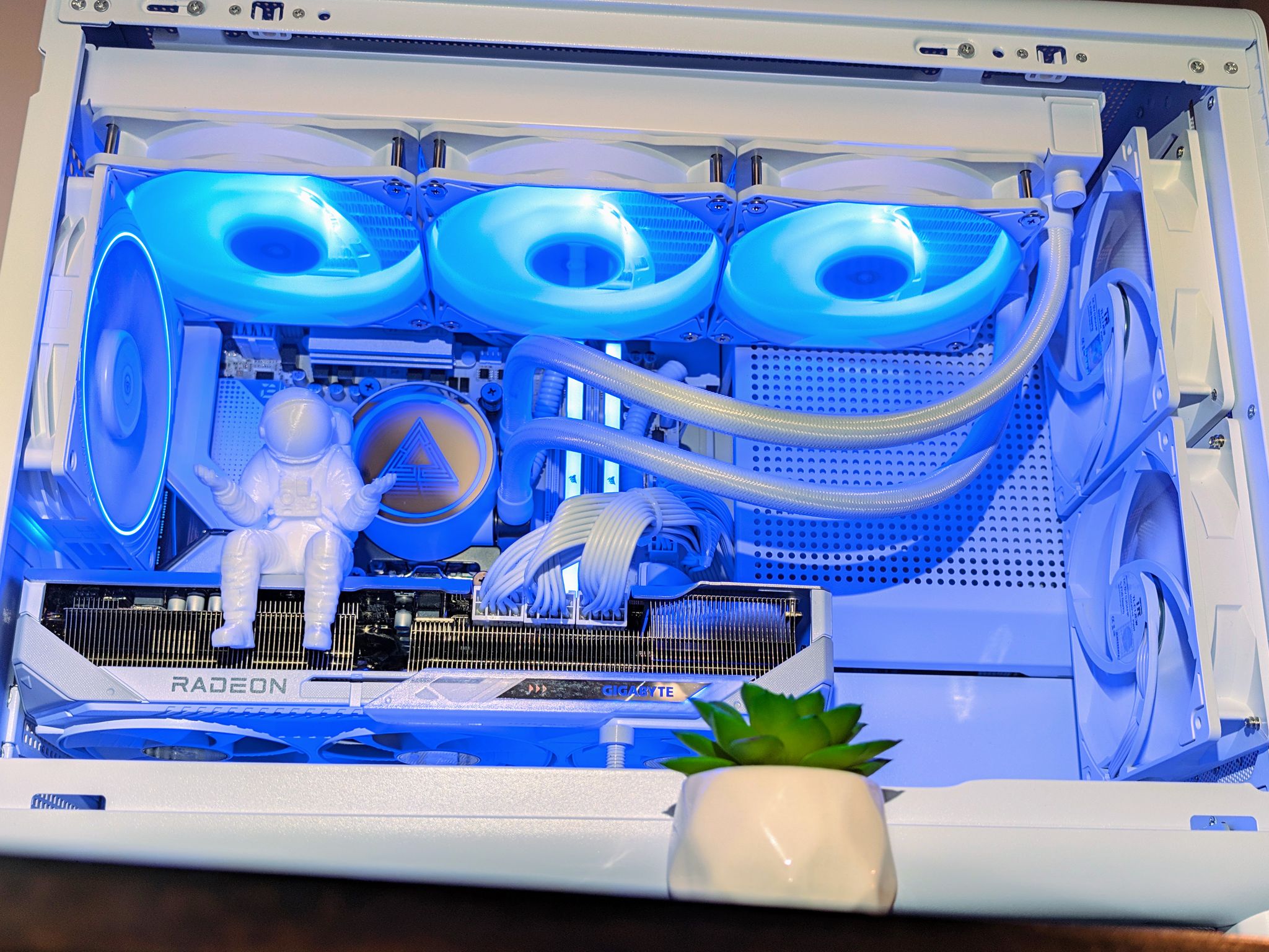 Custom White Ice Gaming PC – Ryzen 5 7600X3D + RX 9070 XT 16GB | Fully Tested and Ready to Game!