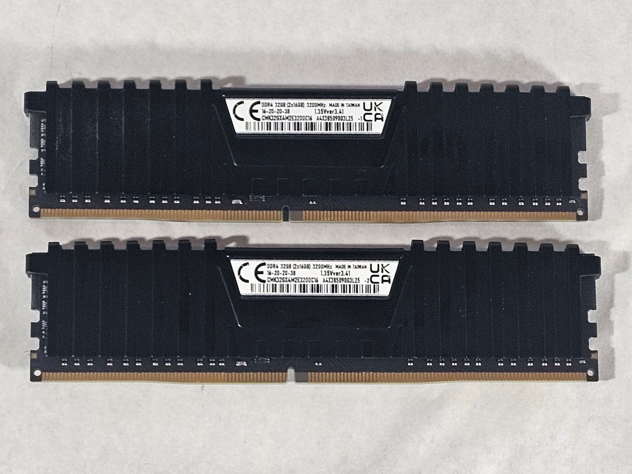 32GB DDR4 (2x16GB) CL16 3200MHz Corsair Vengeance LPX