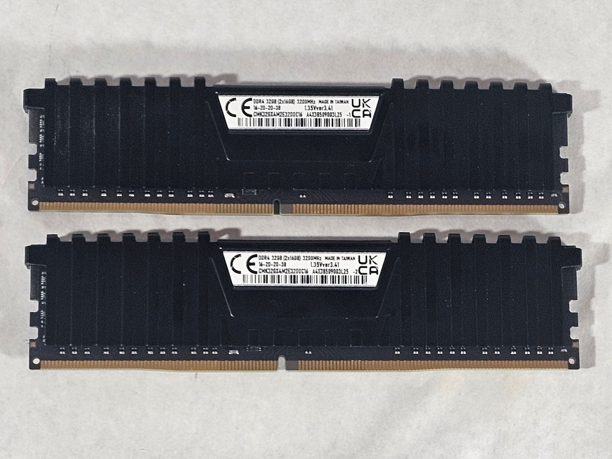32GB DDR4 (2x16GB) CL16 3200MHz Corsair Vengeance LPX