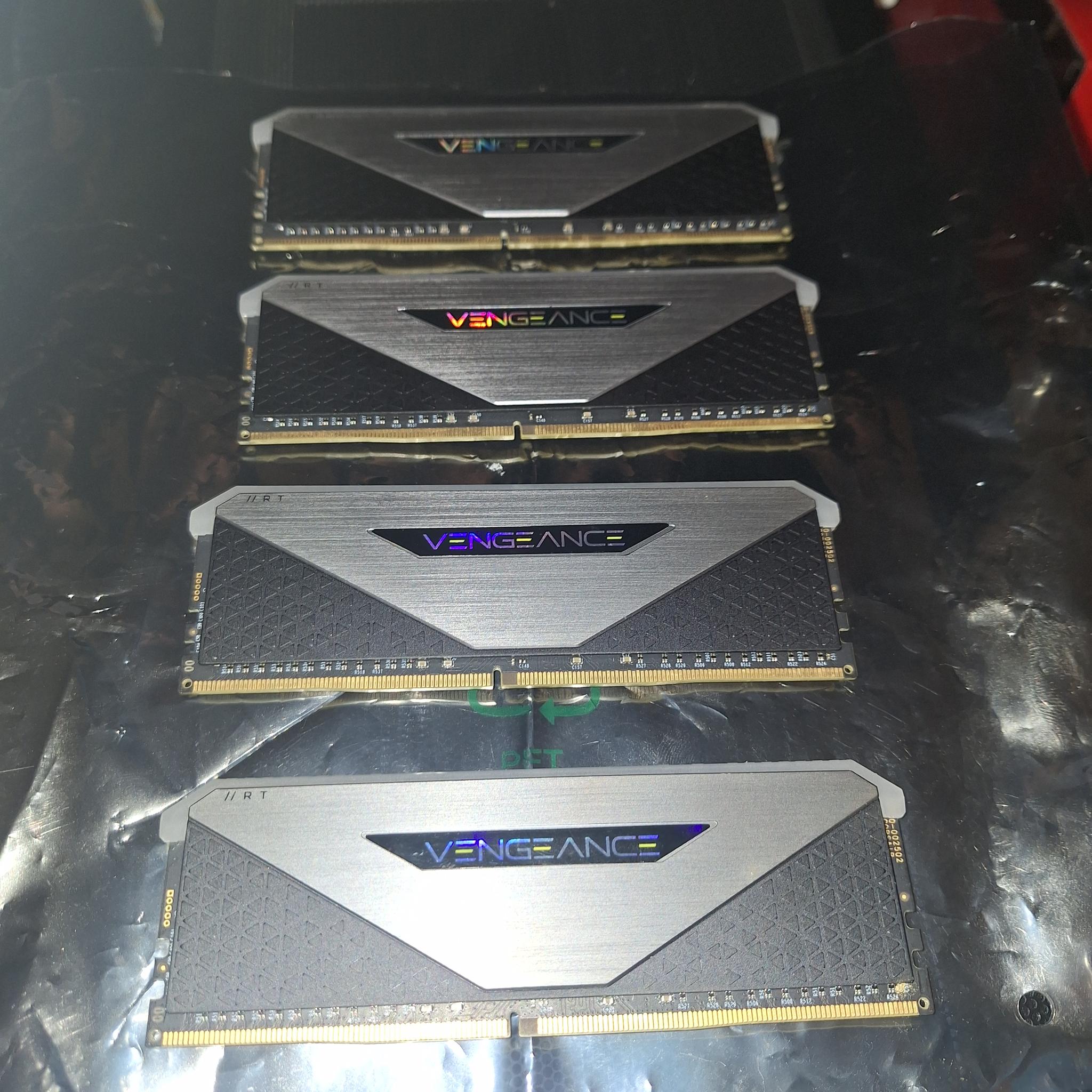 Corsair Vengeance RGB RT 64GB DDR4-3200 (2x32GB)