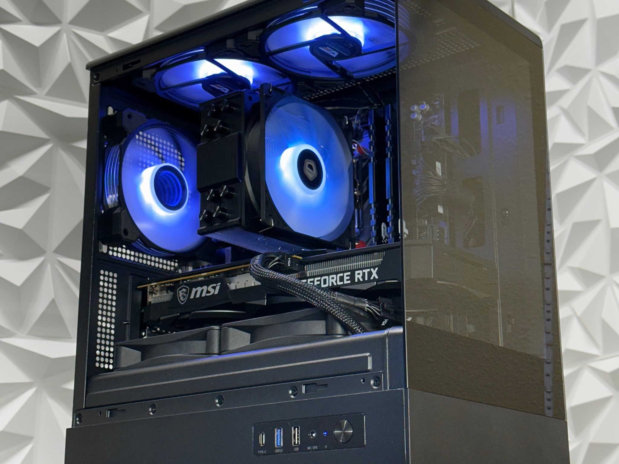 rtx 2070 / i7-8700 / 16GB 2666mhz ddr4 ram / 1TB XLR8 Nvme gen 4 / Windows 11