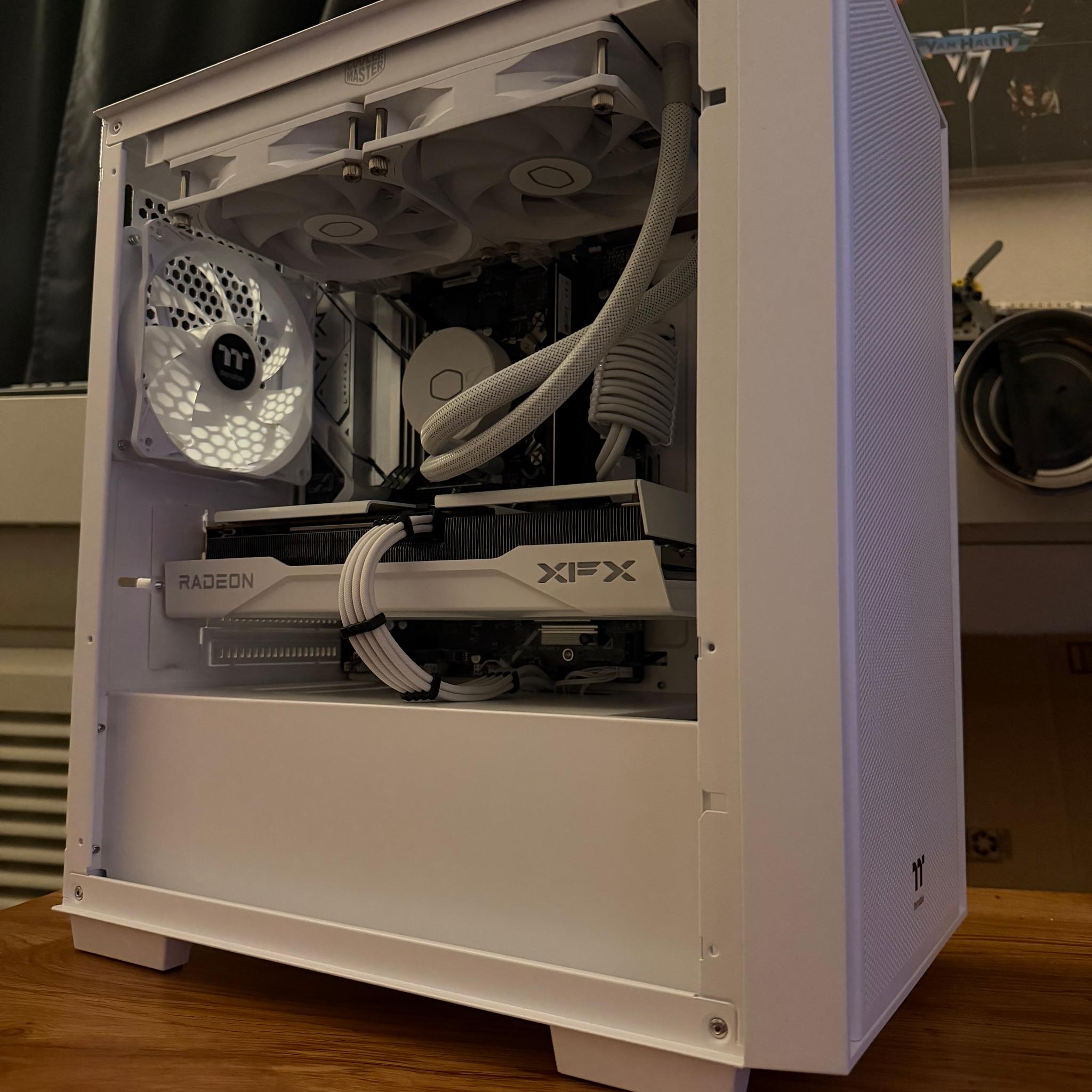 ❄️🧊 White Out 🧊❄️ Intel Gaming PC! i5-13600K | 9060XT 16GB | 1TB SSD | 16GB DDR4 | Free Shipping!