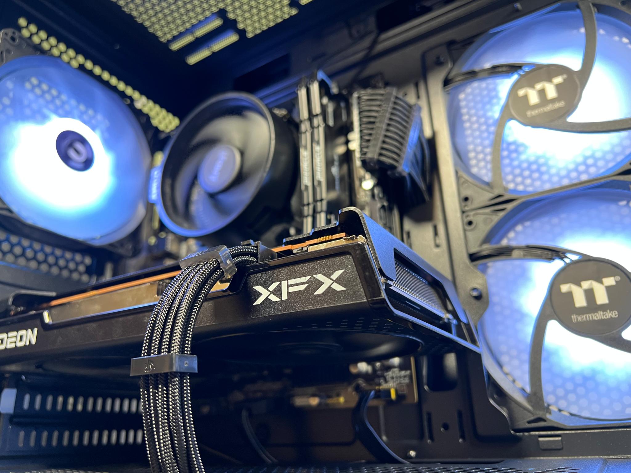 R5 5500 + RX 6600 XT | 32GB DDR4 | 2TB NVMe | E-Sports+ Gaming PC