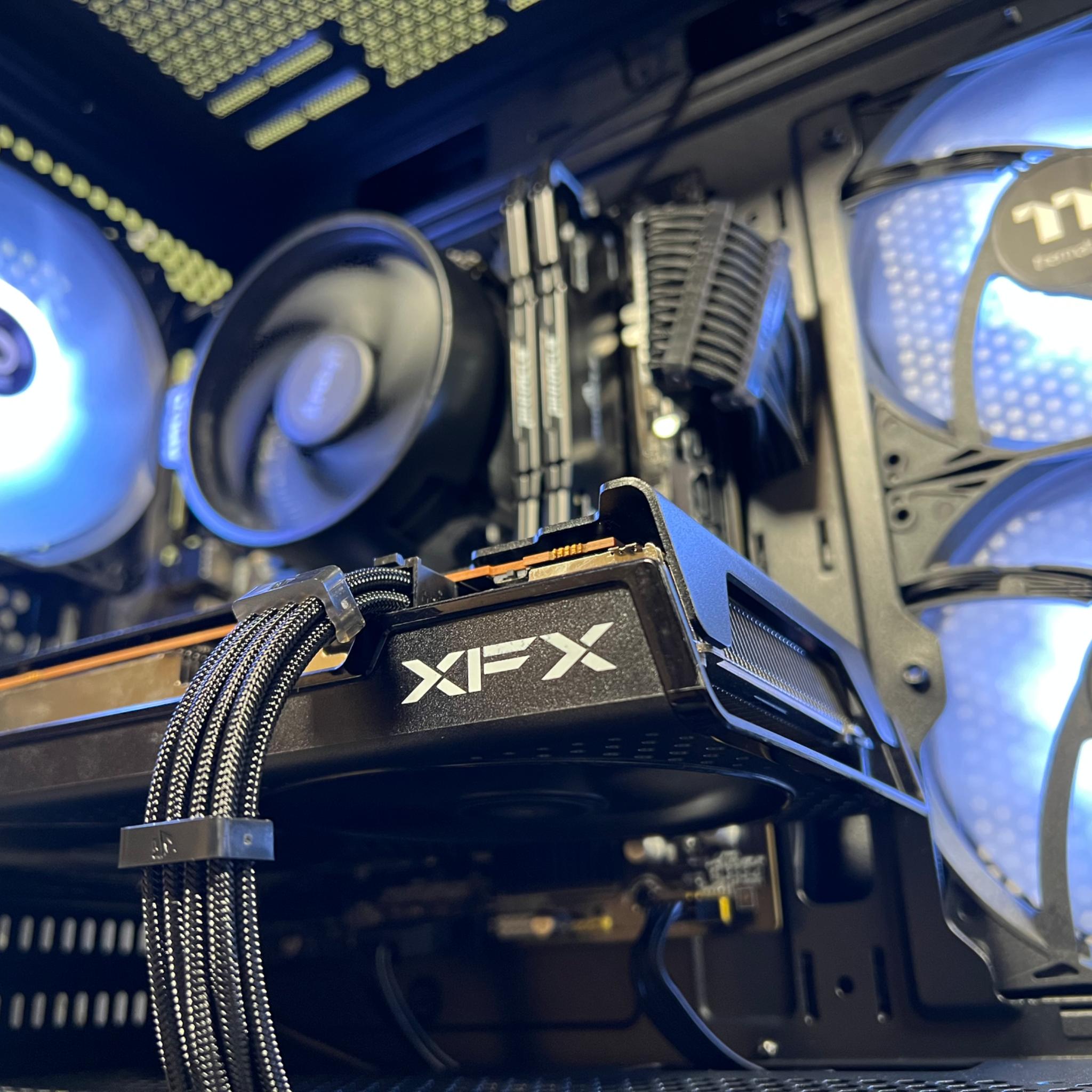 R5 5500 + RX 6600 XT | 32GB DDR4 | 2TB NVMe | E-Sports+ Gaming PC