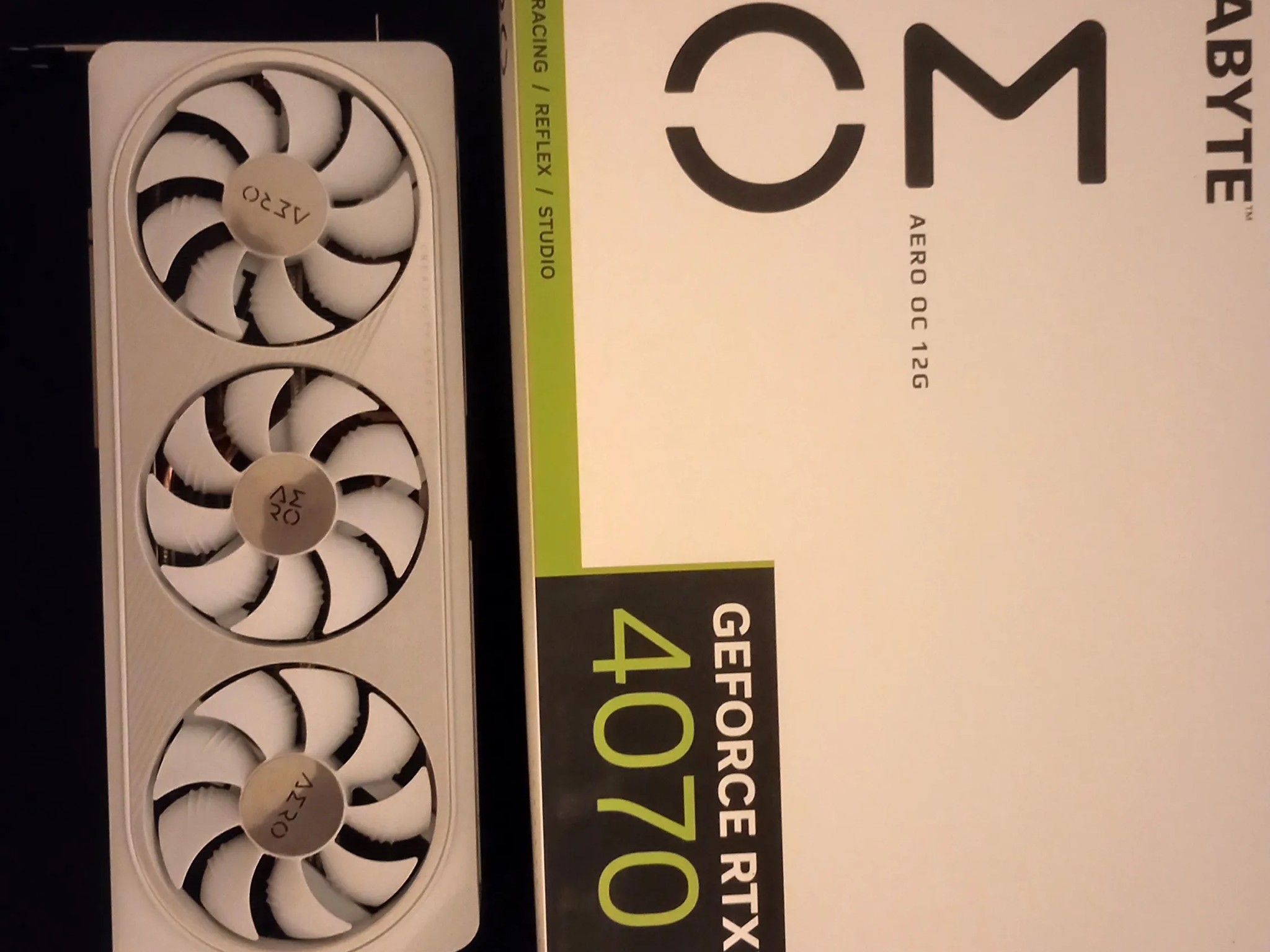 GeForce RTX 4070 Gigabyte Aero OC 12G