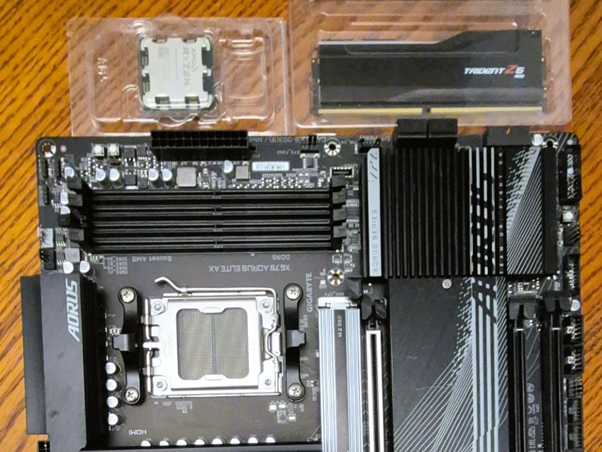 Gigabyte X670 AORUS ELITE AX AM5 Motherboard, Ryzen 9 7950X CPU, 64GB RAM G.Skill Trident Z5 RGB RGB