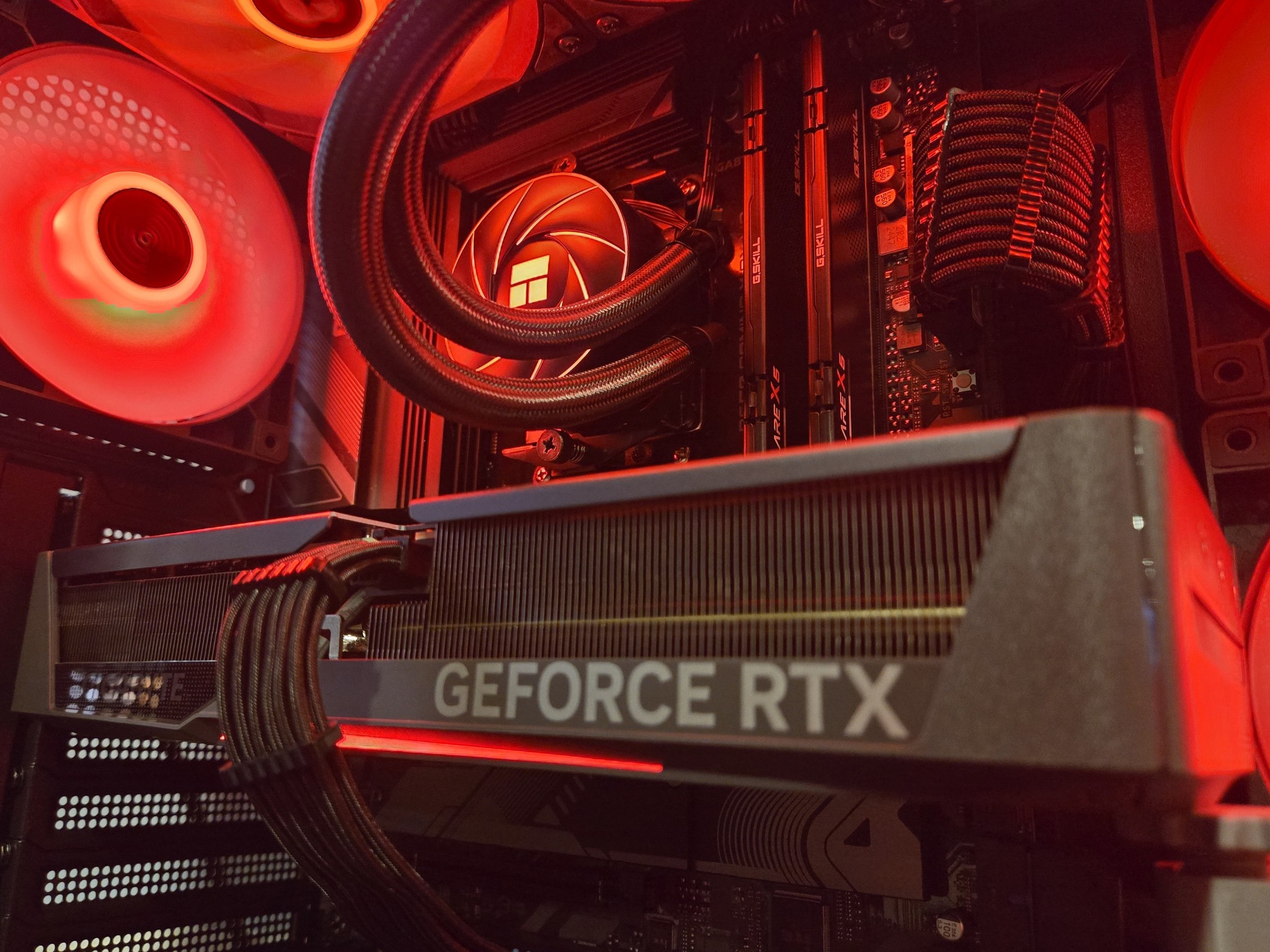 ⚫🩶Black/Silver 1440p PC🖥️ |7700X| RTX 5070|32gb DDR5|1tb NVME| Wifi/BT| Win 11 Pro| Free Shipping!