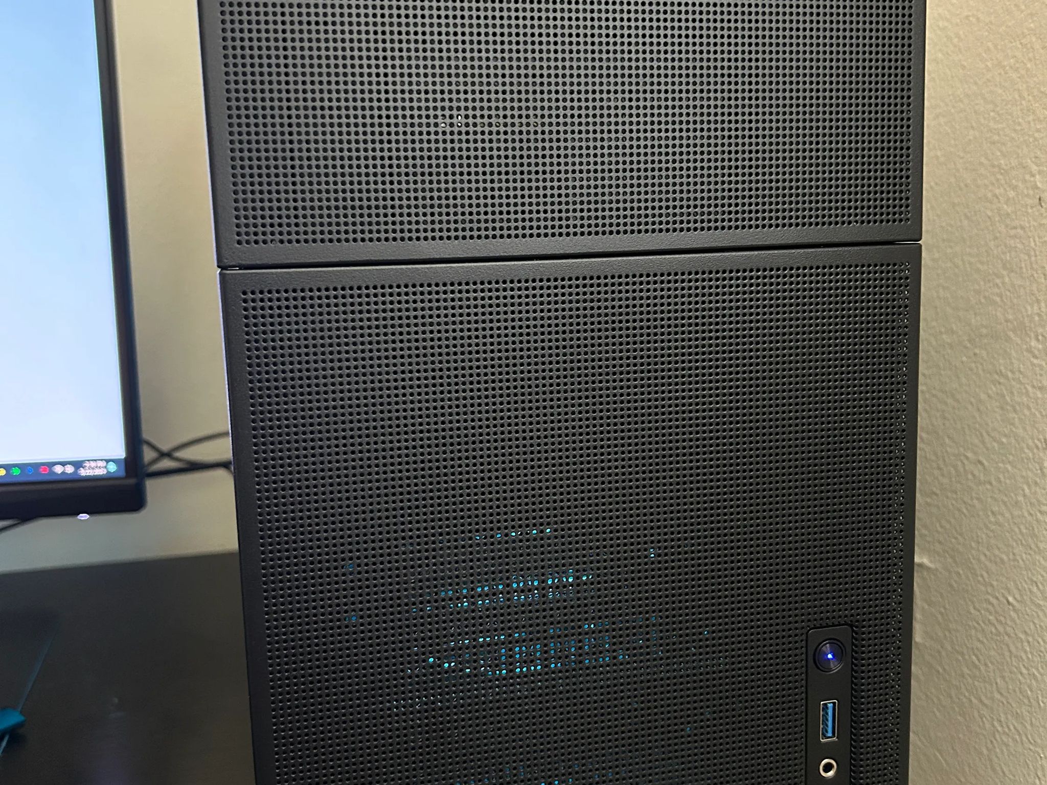Ryzen 7 5700x 8 cores,  Radeon RX7800xt 16GB, 32GB RAM DDR4 3600, NVMe ssd 2TB, PSU Corsair 850w