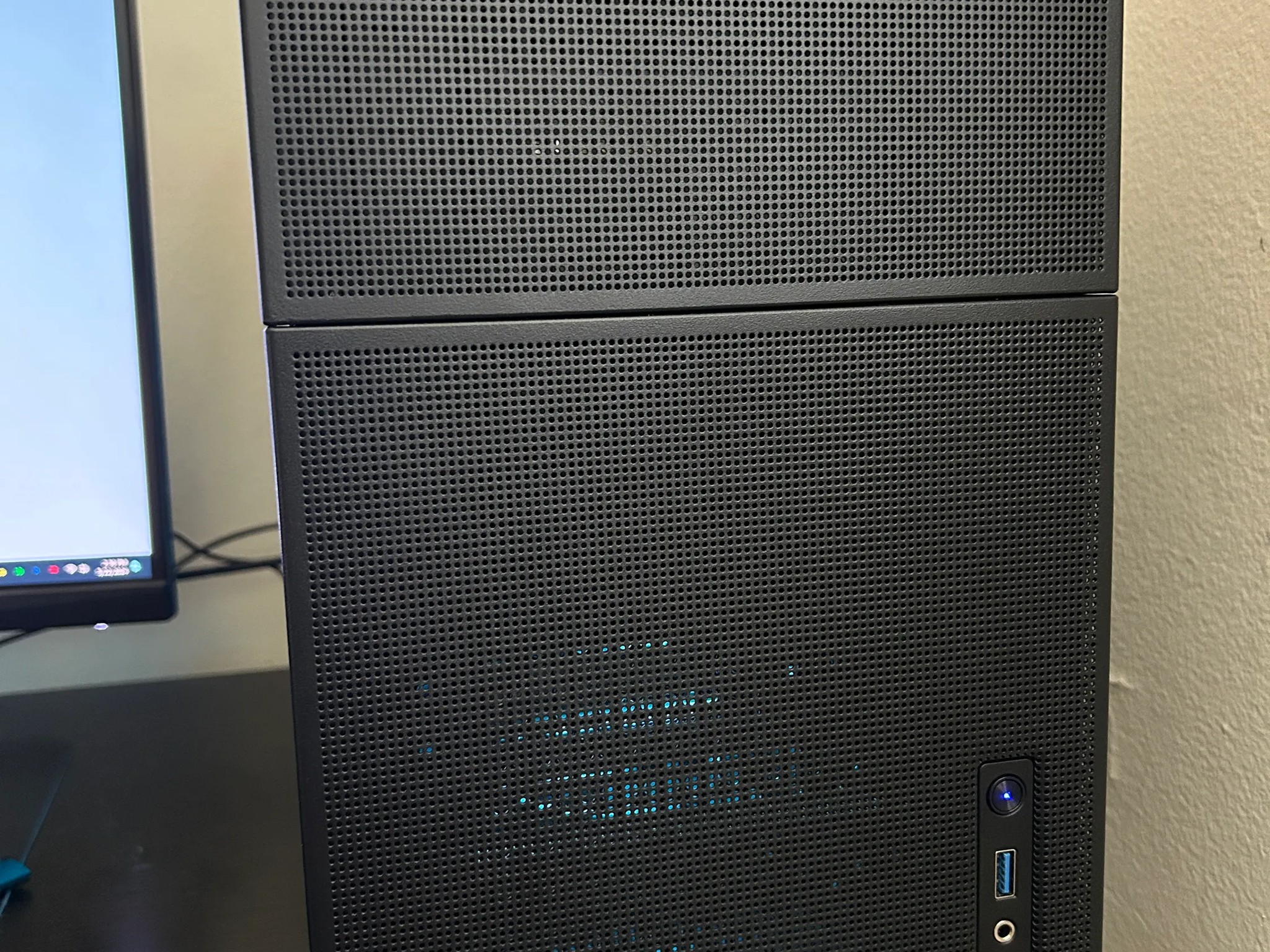 Ryzen 7 5700x 8 cores,  Radeon RX7800xt 16GB, 32GB RAM DDR4 3600, NVMe ssd 2TB, PSU Corsair 850w