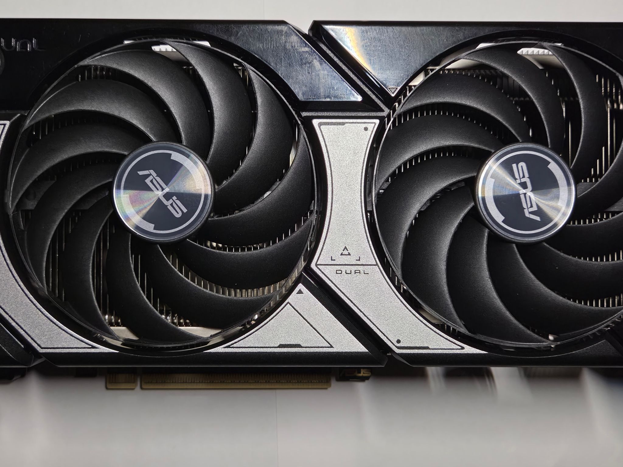 ASUS DUAL 5070 12GB GDDR7