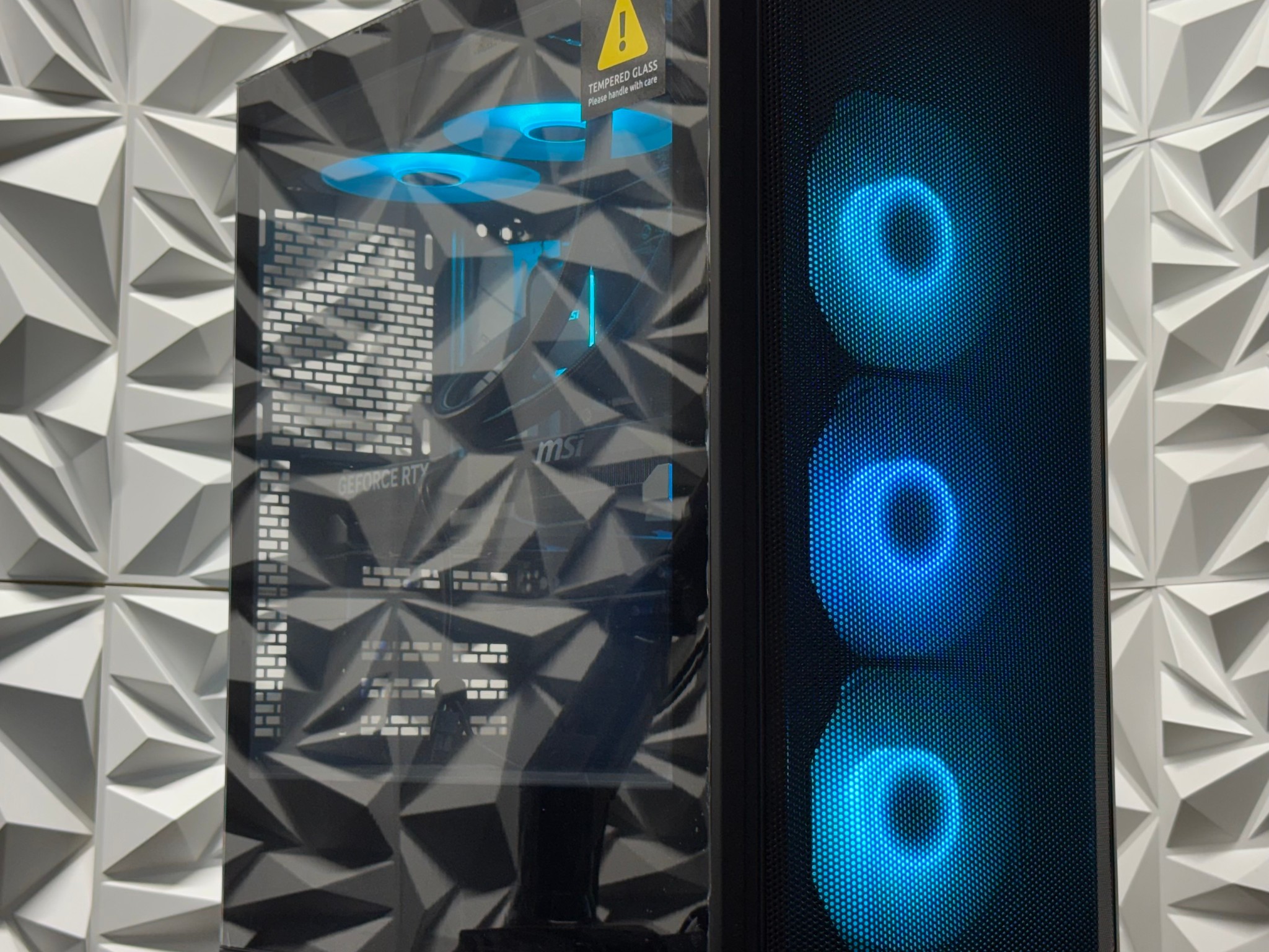 RTX 5060 Ti / Ryzen 7 5800x / 64GB RAM / 1TB SSD / Liquid cooled system / creator pc