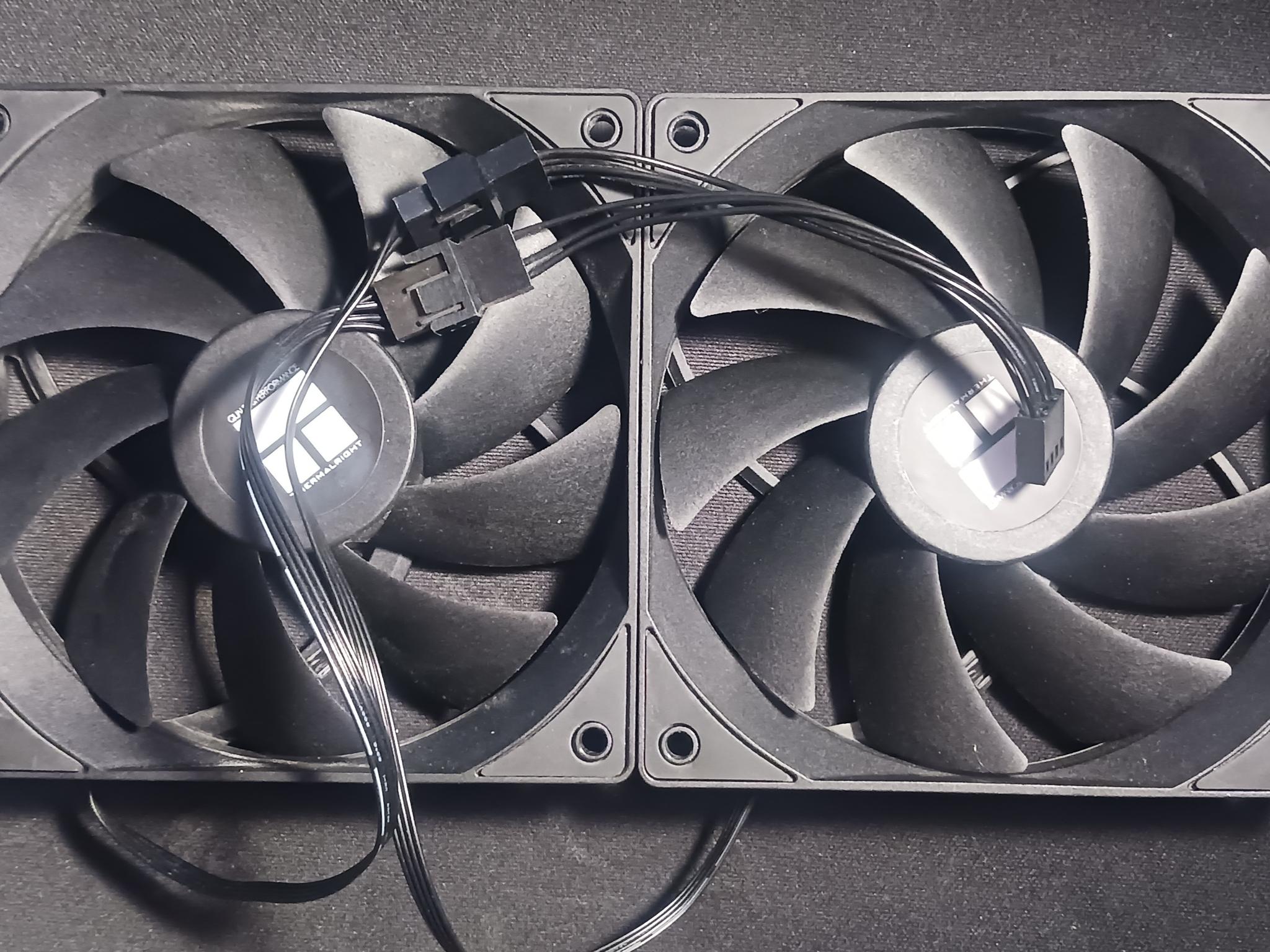 Two Thermalright TL-C12B V2 120mm PWM Fans 1500RPM + 4-Pin Splitter