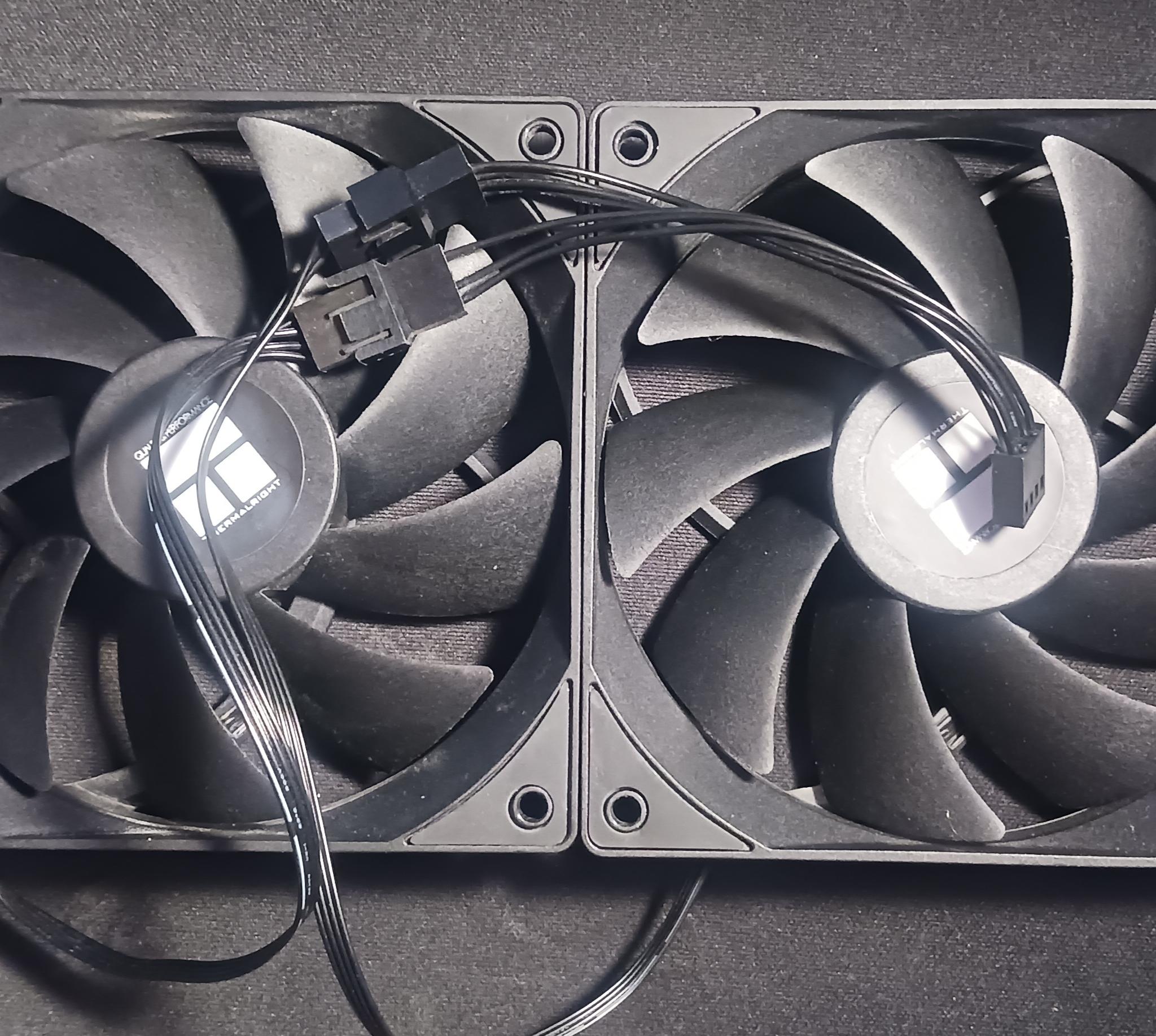 Two Thermalright TL-C12B V2 120mm PWM Fans 1500RPM + 4-Pin Splitter