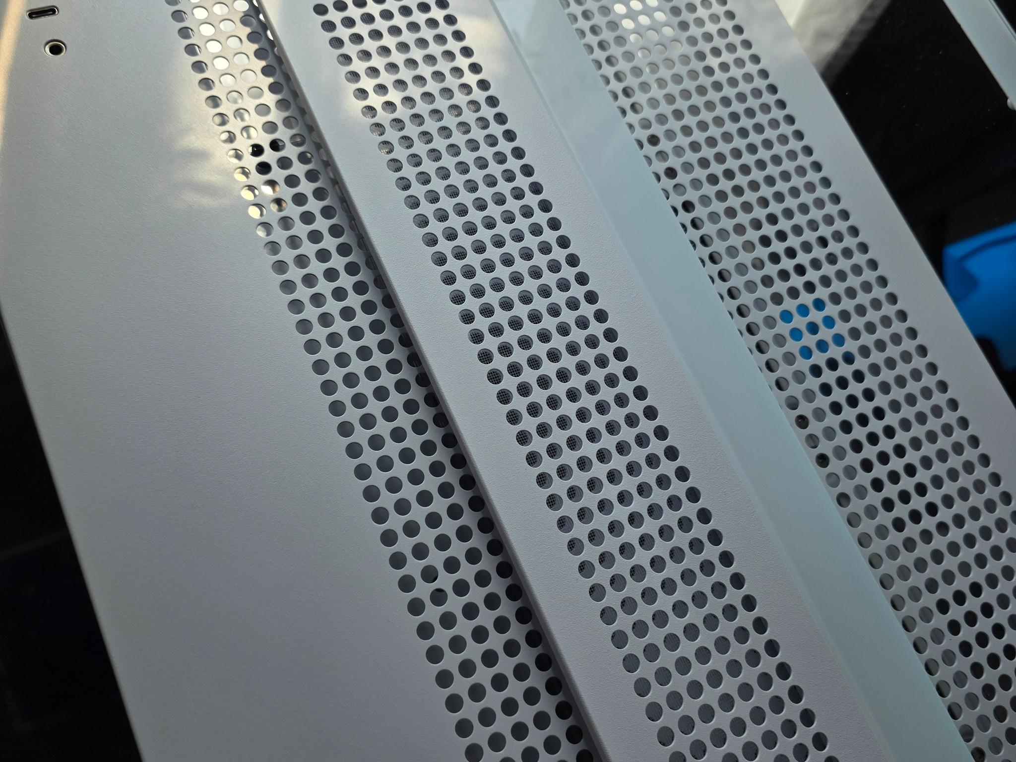 Nzxt white h9 flow/elite mesh and glass top panel included . Ryzen 7 9800xd, 4080 super, aorus x870e