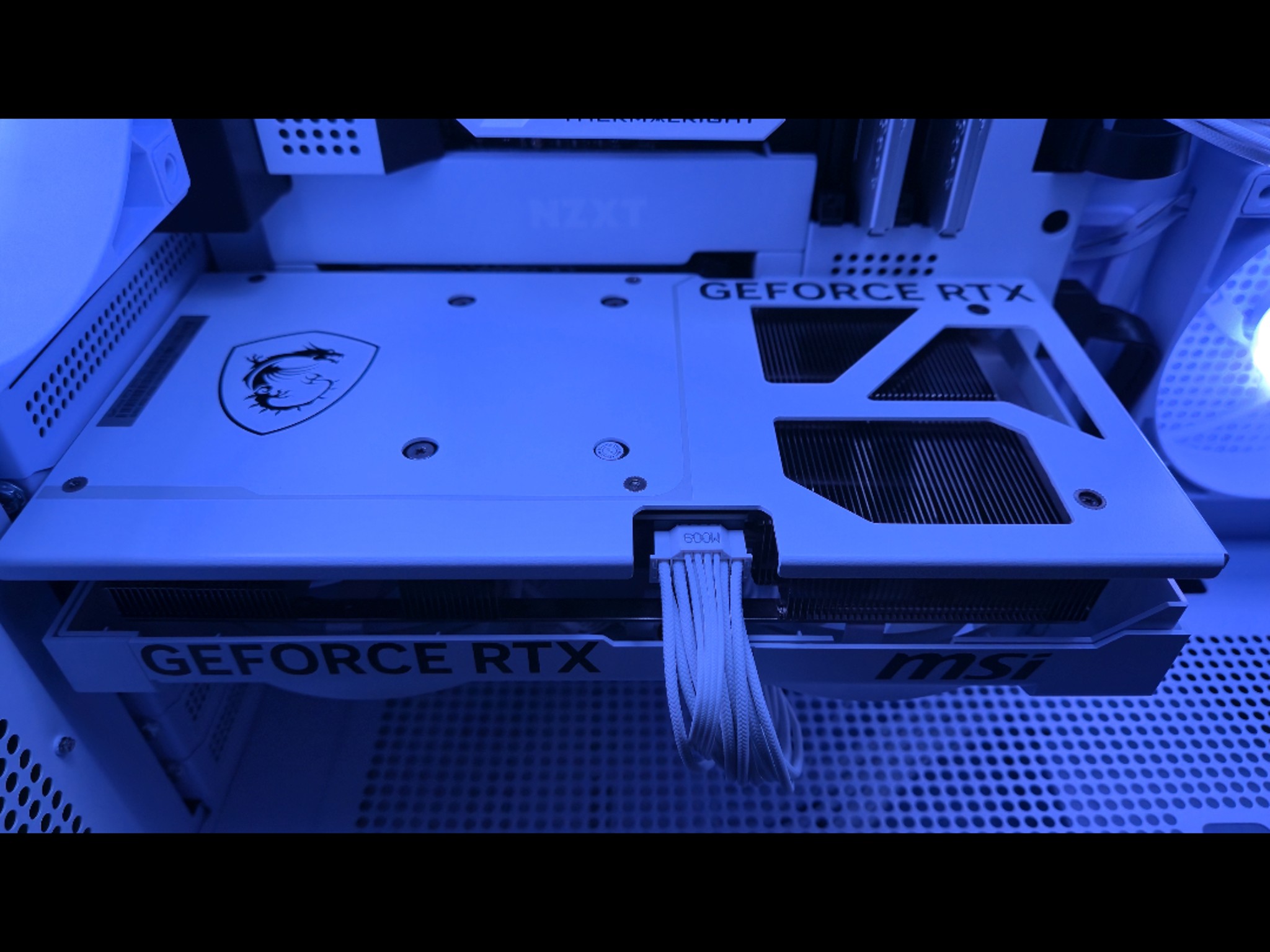 Whiteout Gaming PC - i5 14600K - RTX 5070 - 32GB DDR5 6000 - LCD Cooler - BeZ Tech Custom