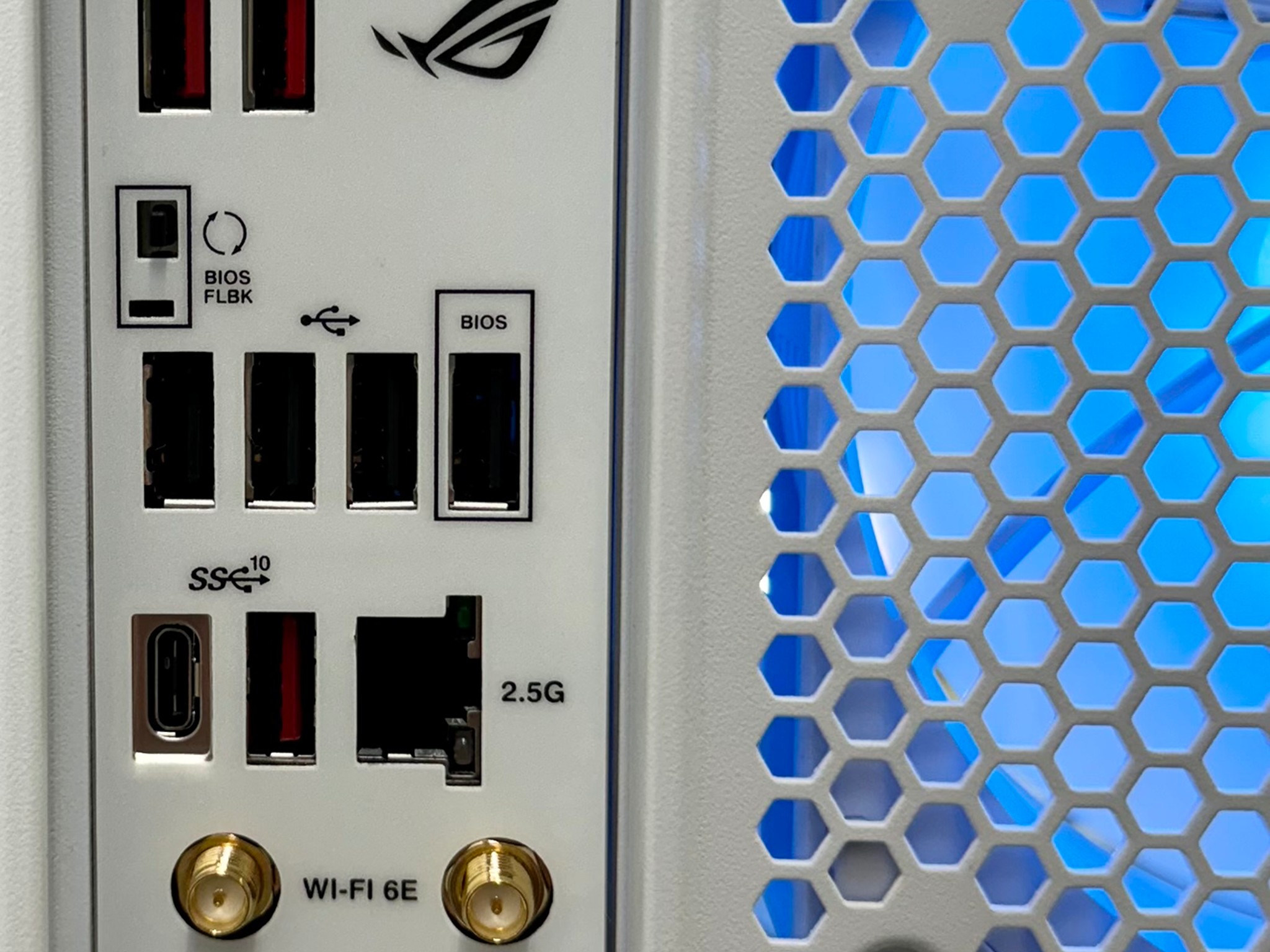 Almost Heaven 🪽 Radeon RX 7900 GRE ☀️ AMD Ryzen 7600X 🌙32GB RAM DDR5 ✨1TB m.2 📖 White Build