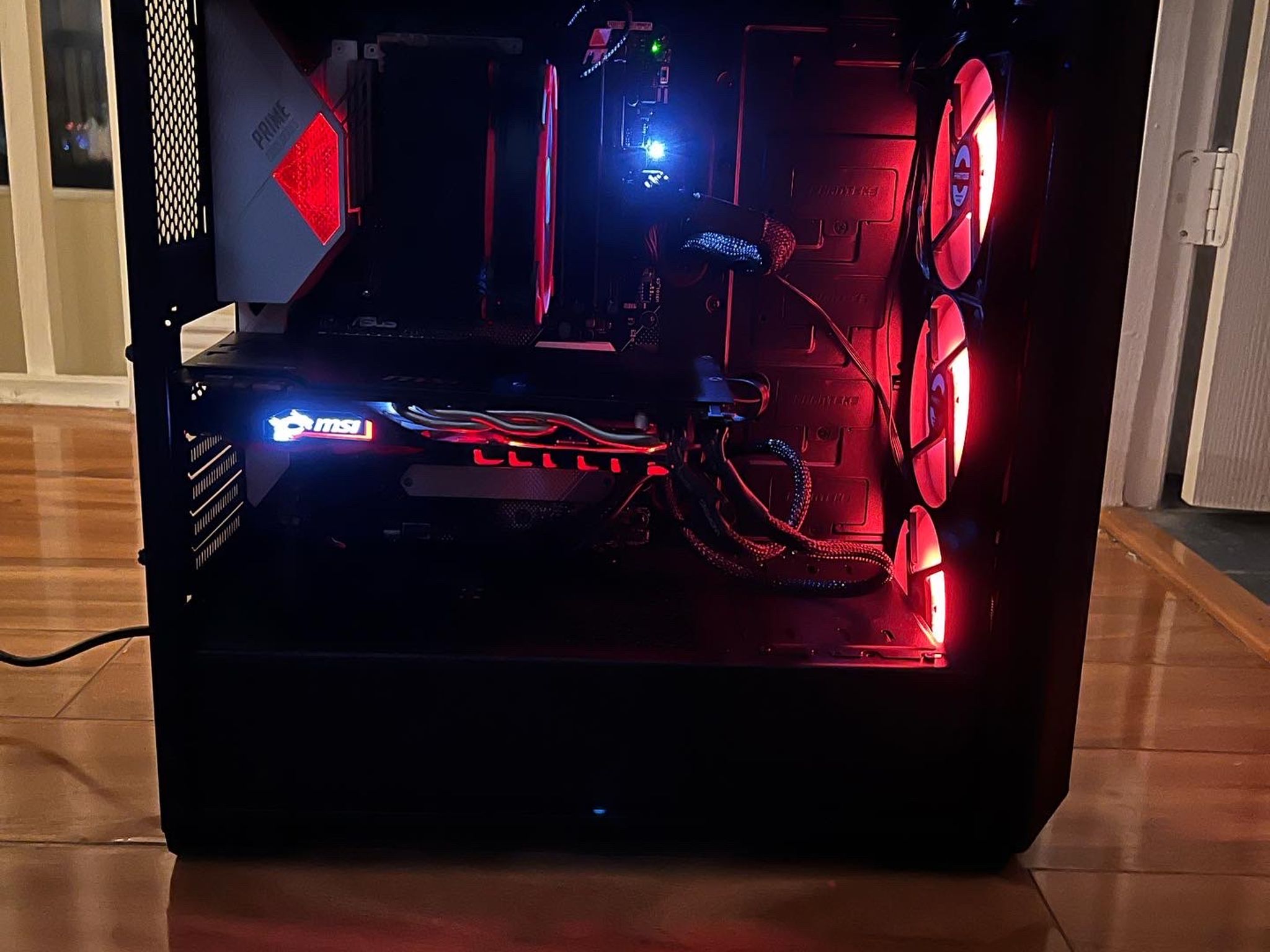Red Liner (GTX 1070 + I5 9600KF)