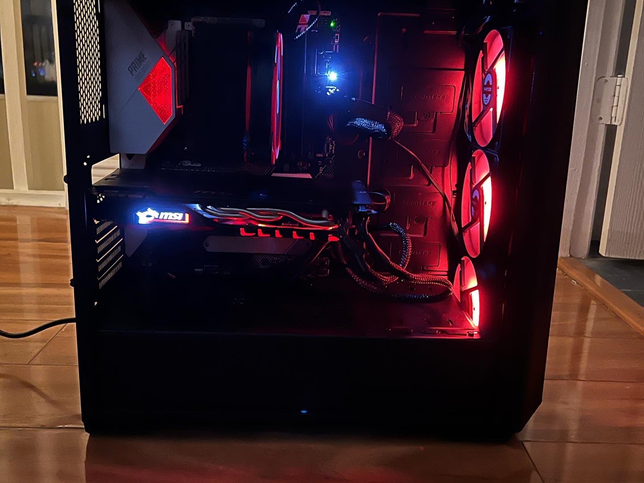 Red Liner (GTX 1070 + I5 9600KF)
