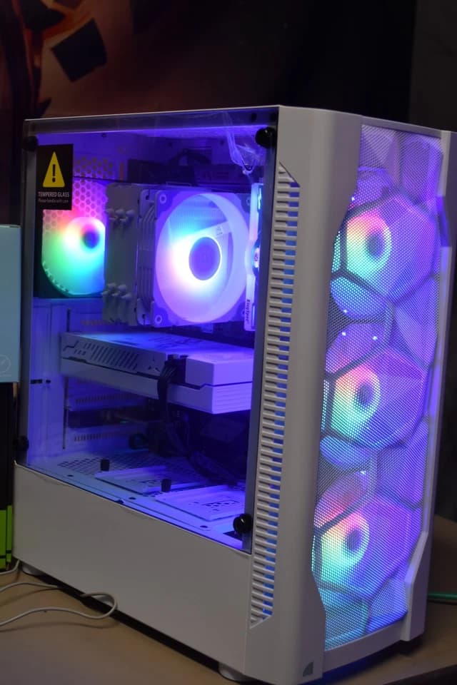 Gaming pc Intel I 5 9400 GPU RX 6600 8 GB 1 TB NVME 32Gb RGB ram 700 Watt PSU