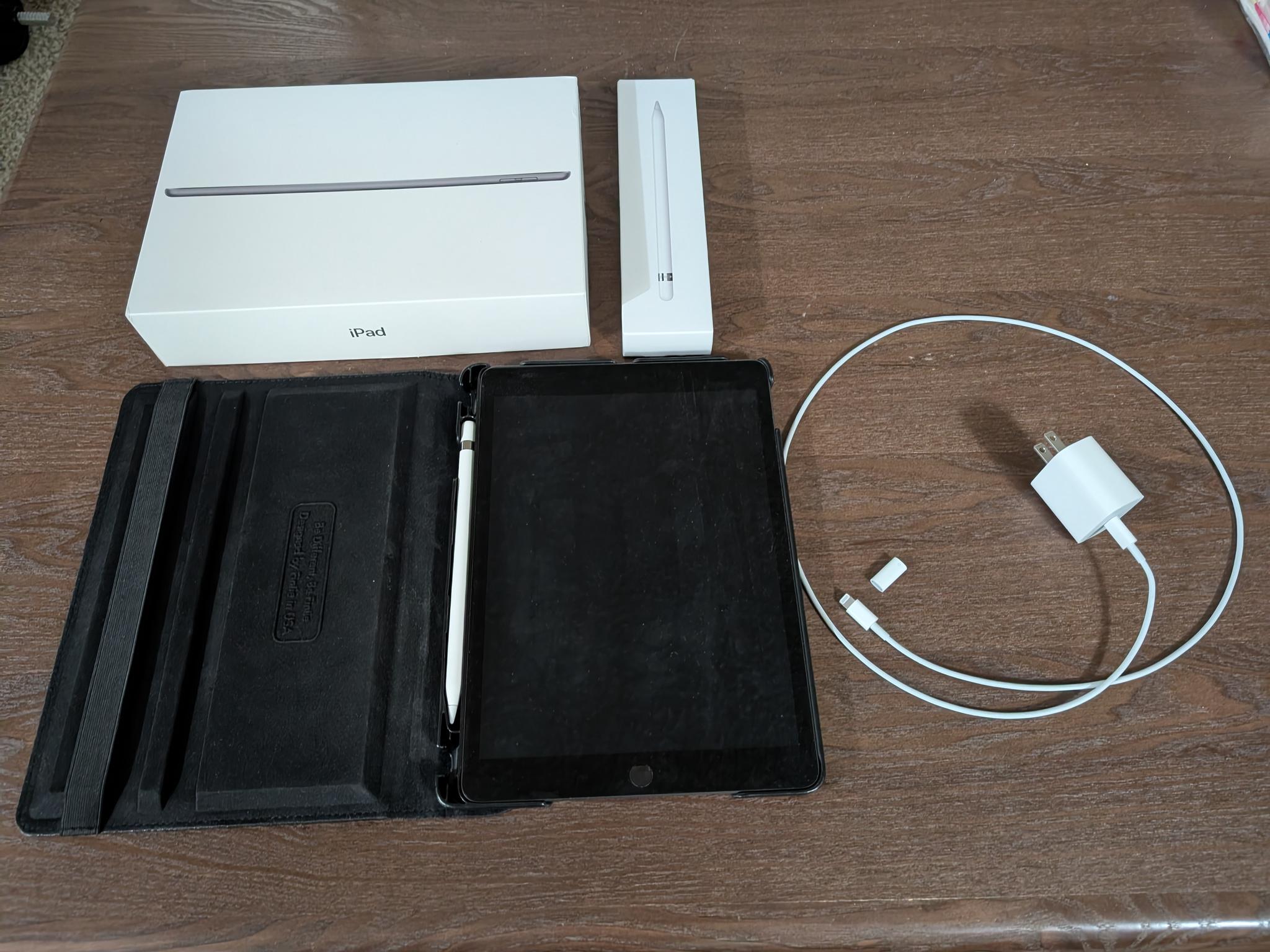 Apple - iPad (9th Gen) WITH CASE AND APPLE PEN (1ST Gen)