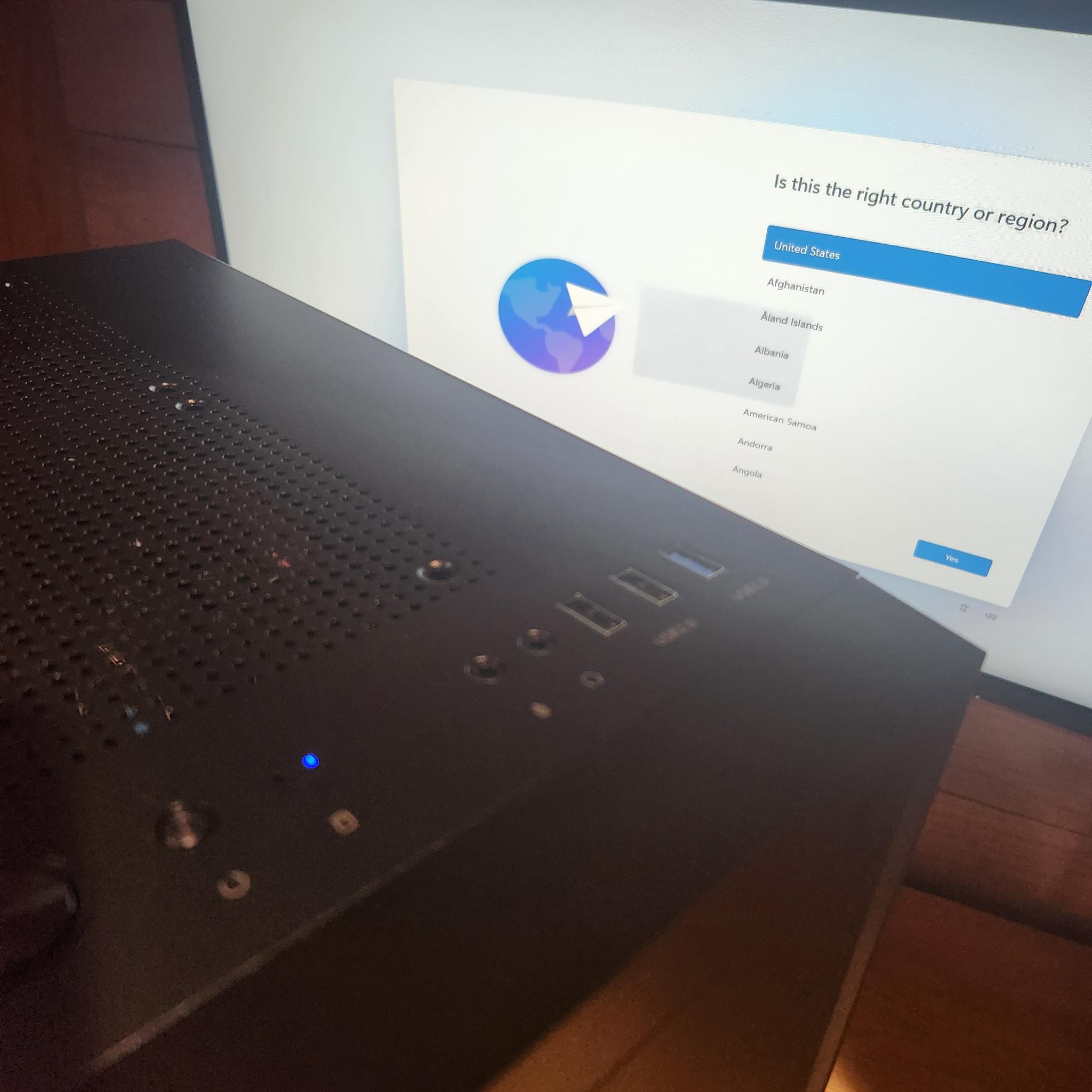 BUDGET GAMING PC Windows 11, RX 580 8GB, i5 9500, 16GB RAM, 256GB M.2