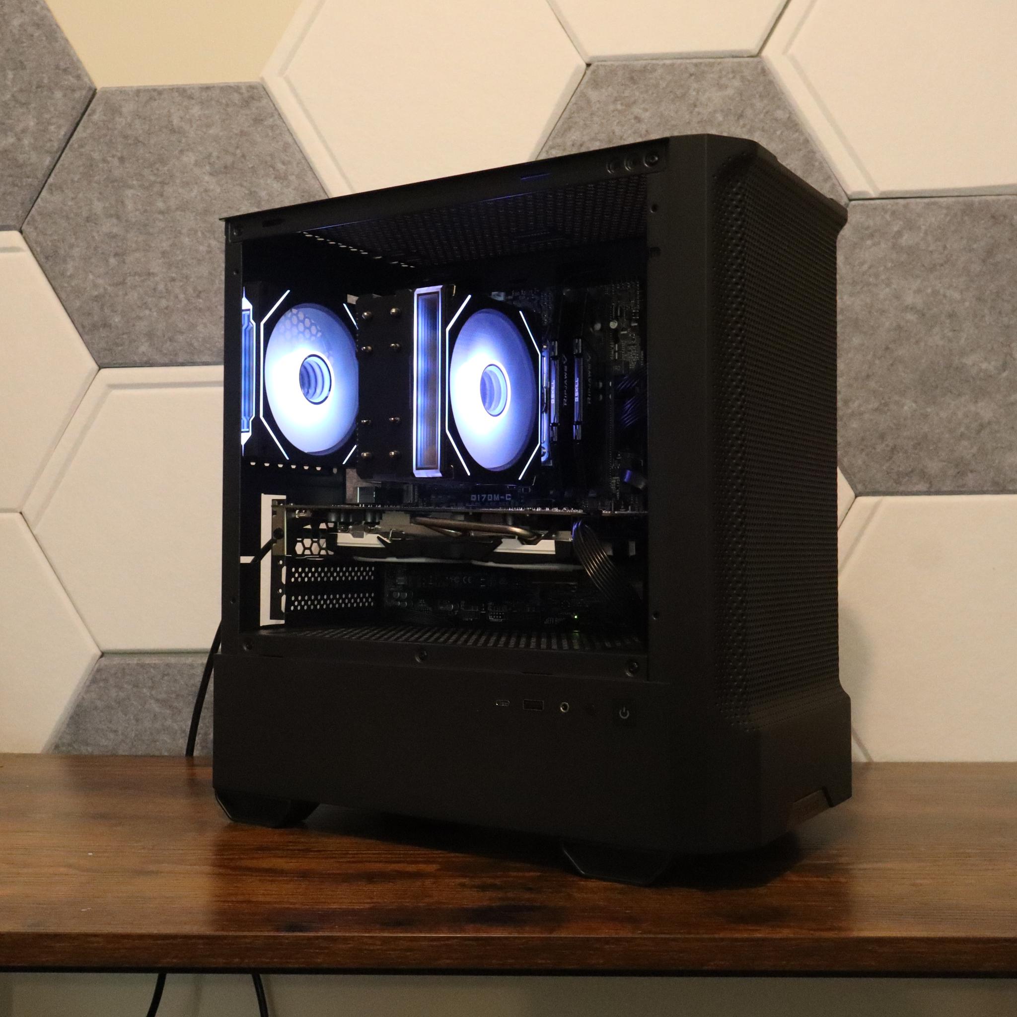 Gaming PC | RX 580 8gb | i7 7700 | 16gb DDR4 Ram | 850 gb storage | windows 11 & wifi