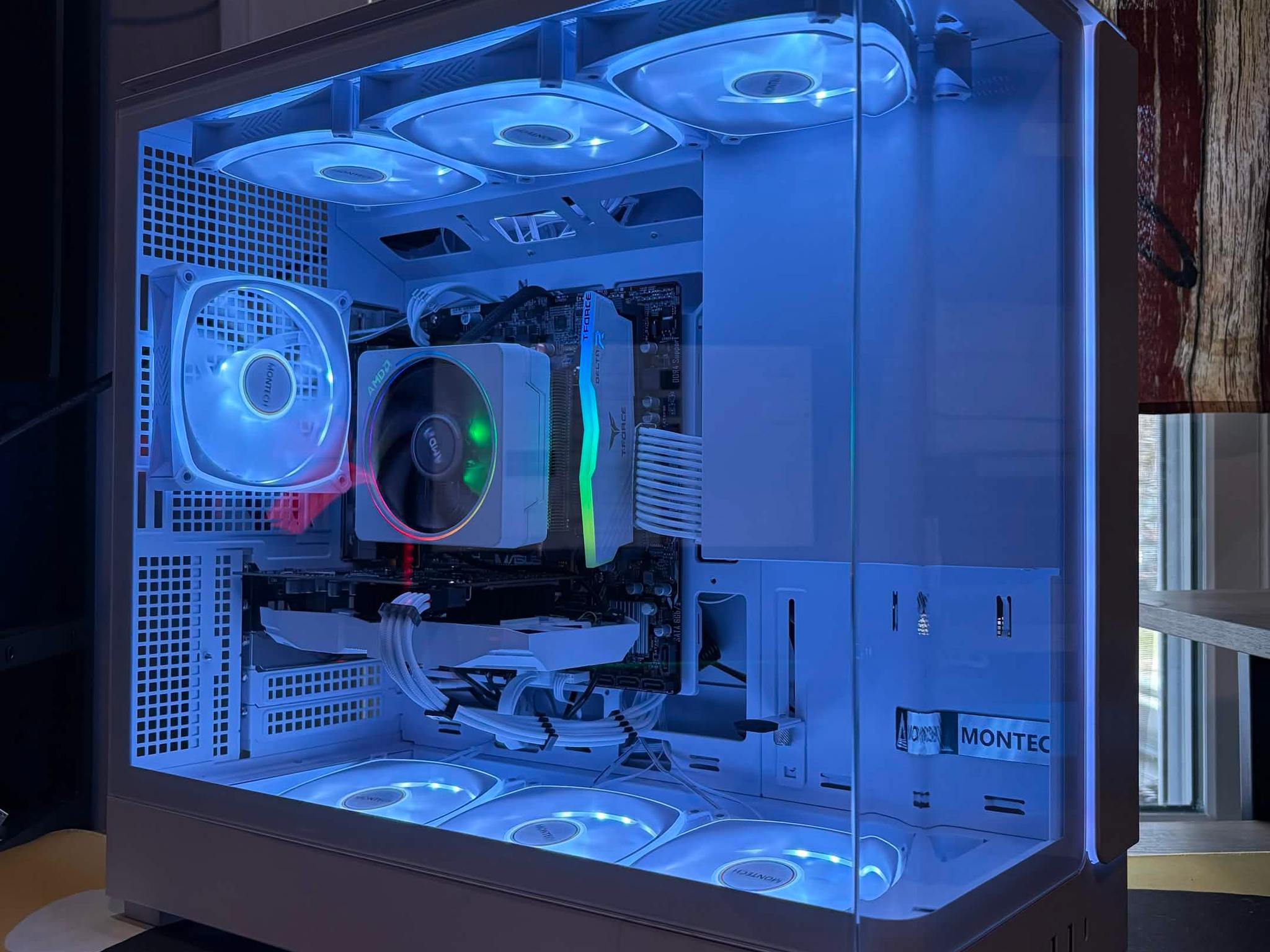 ❄️ White Phantom – Ryzen 7 2700X | White 1660 Ti | 1TB NVMe ❄️