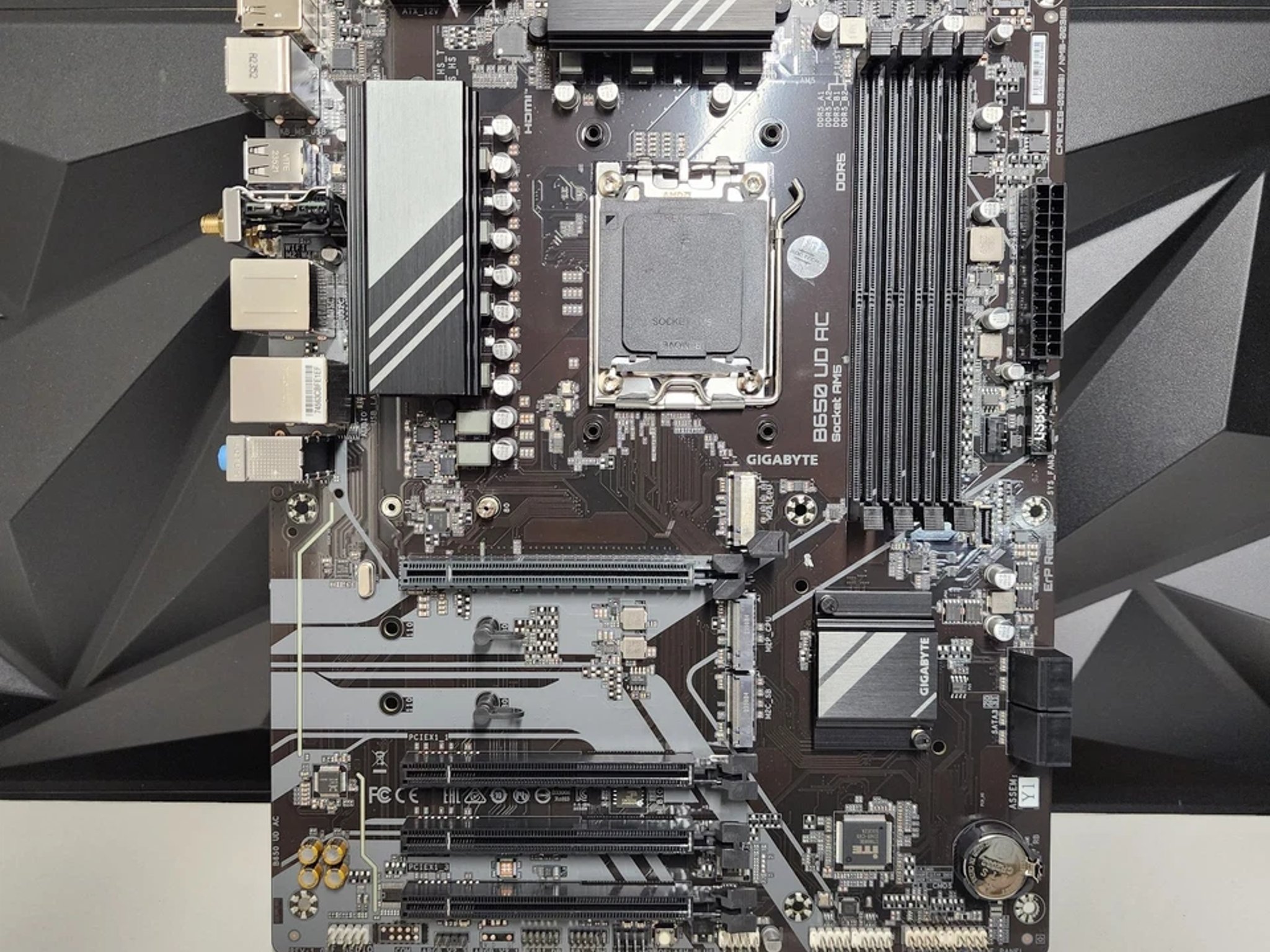 UPDATED BIOS GIGABYTE B650 UD AC WIFI DDR5 AM5 ATX MOTHERBOARD