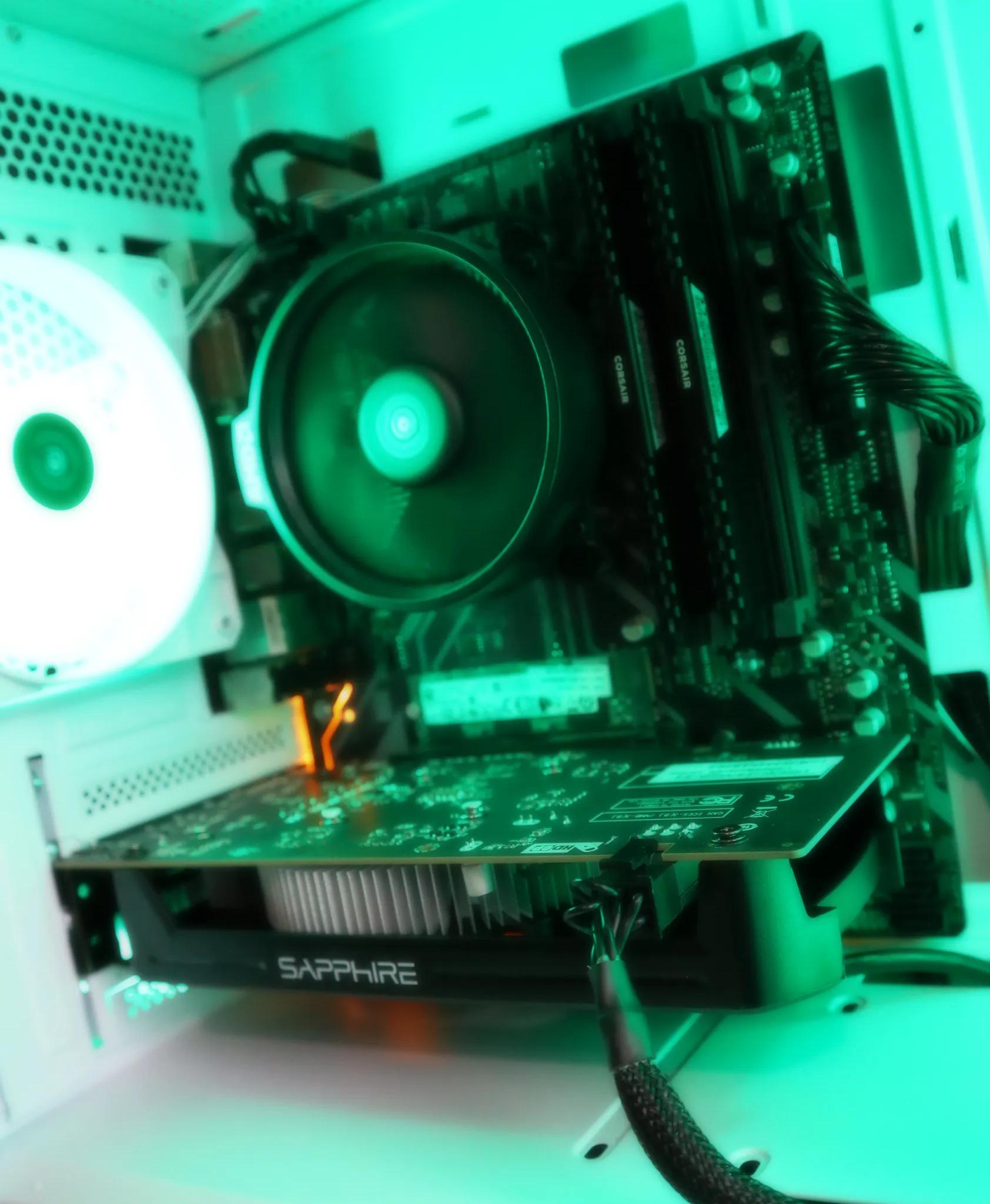FB-AD  | Ryzen 3 2300X/RX 560 4GB Gaming PC