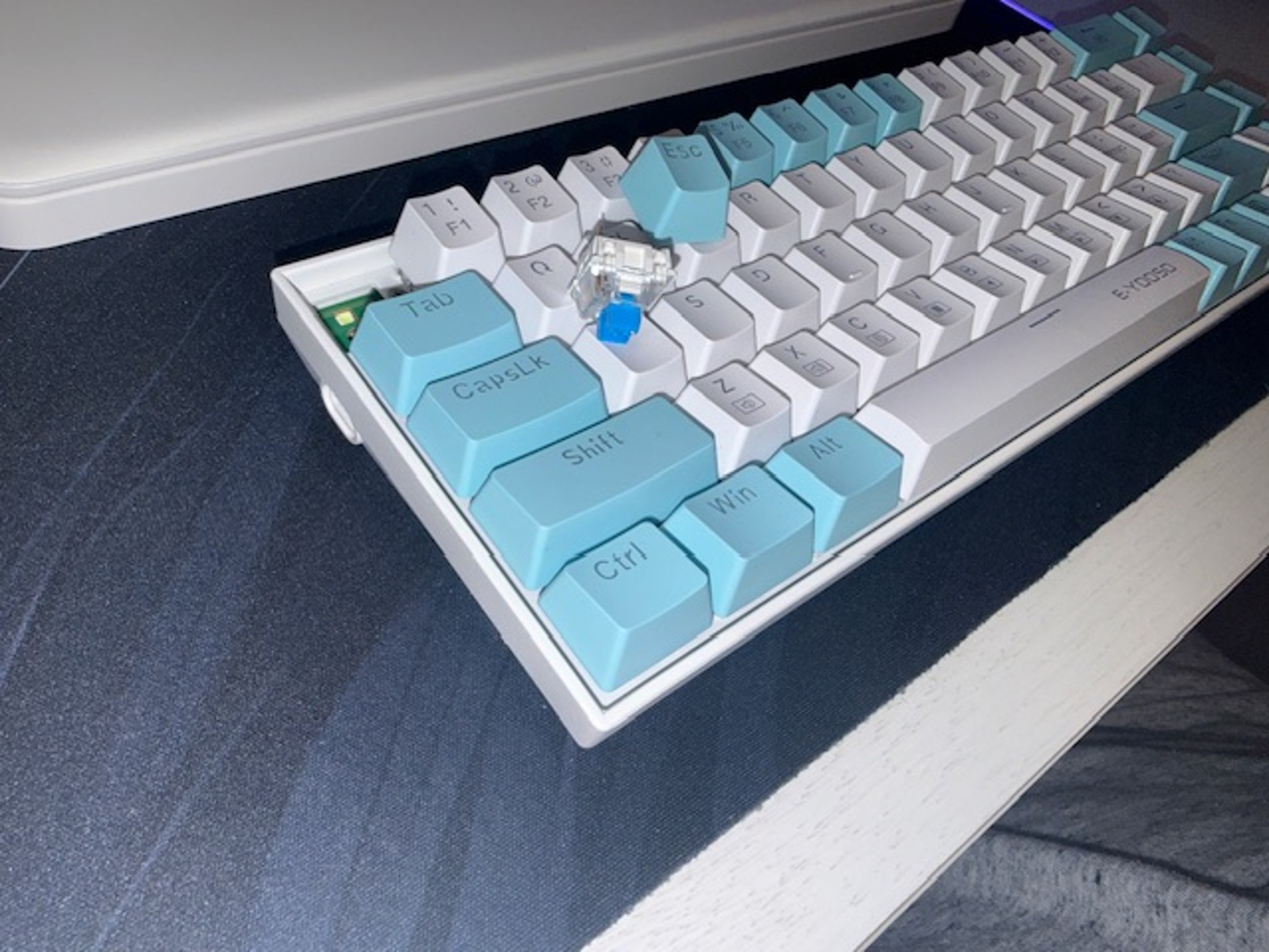 E-YOOSO Z-686, Hot swap switchs