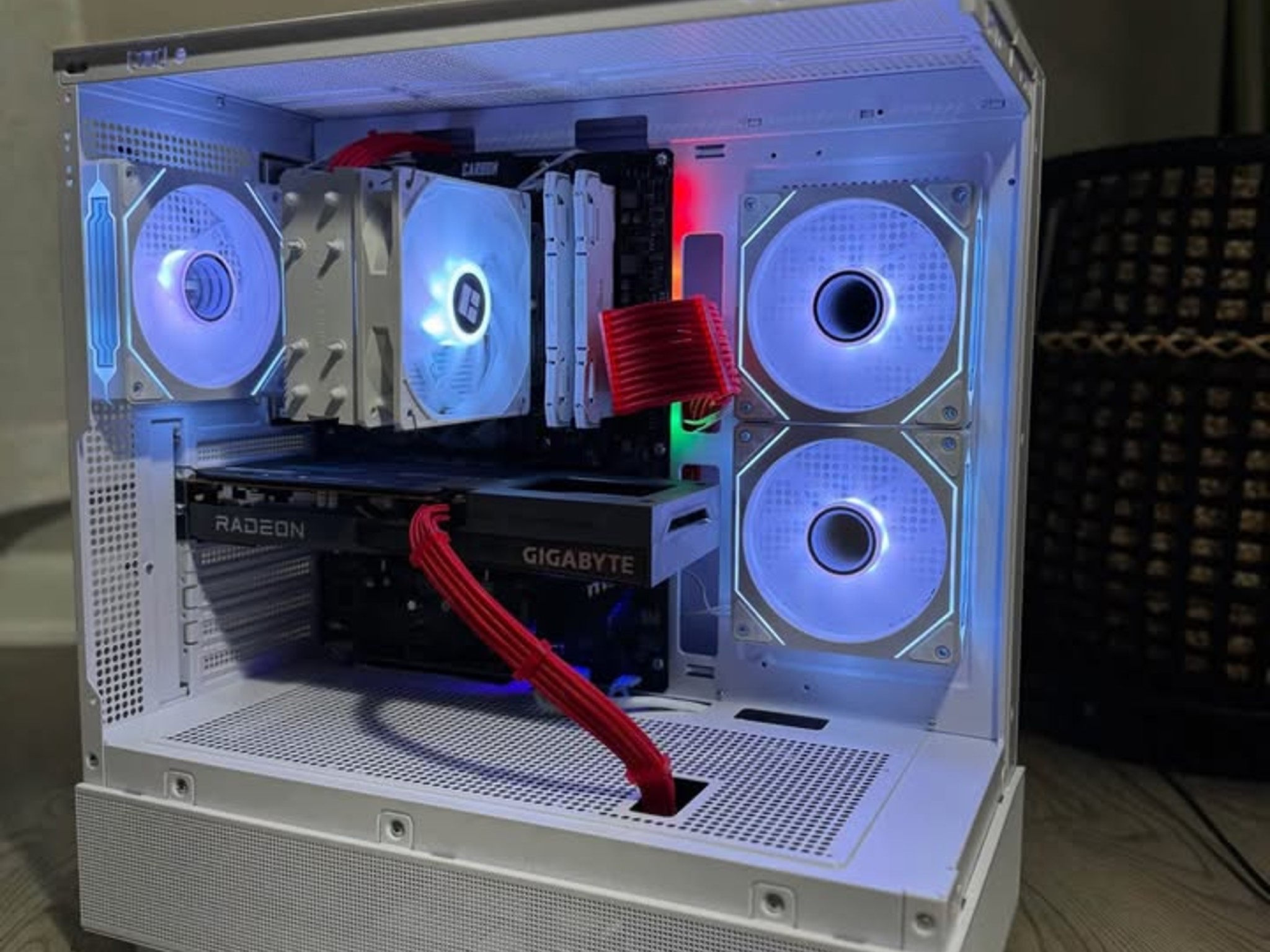 ❄️RED SNOW❄️ R5-5600X|RX 6600|16GB RAM|1TB M.2|WIFI|ARGB Fans|