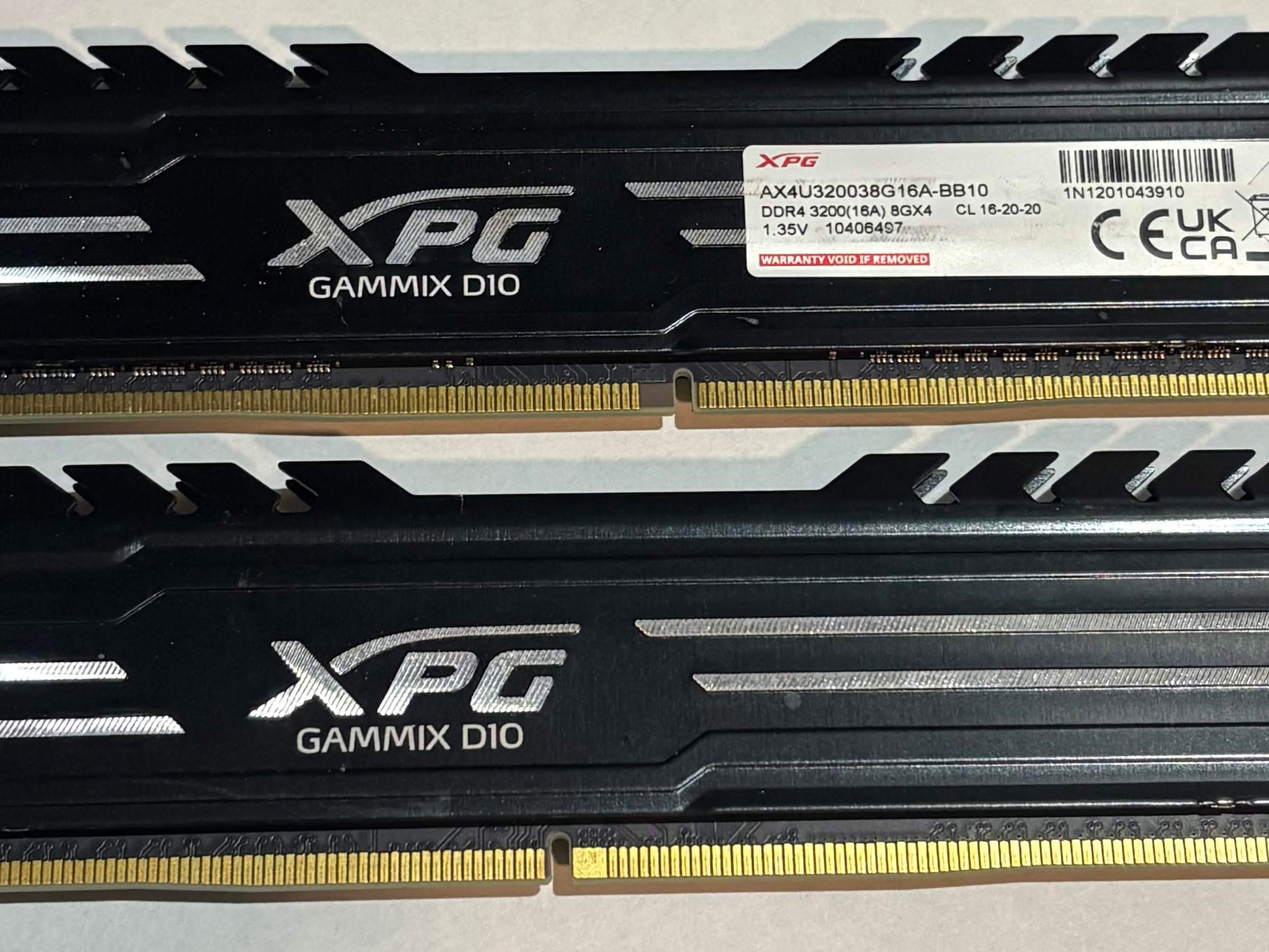 XPG Gammix D10 16GB (2x8GB) DDR4-3200 CL16