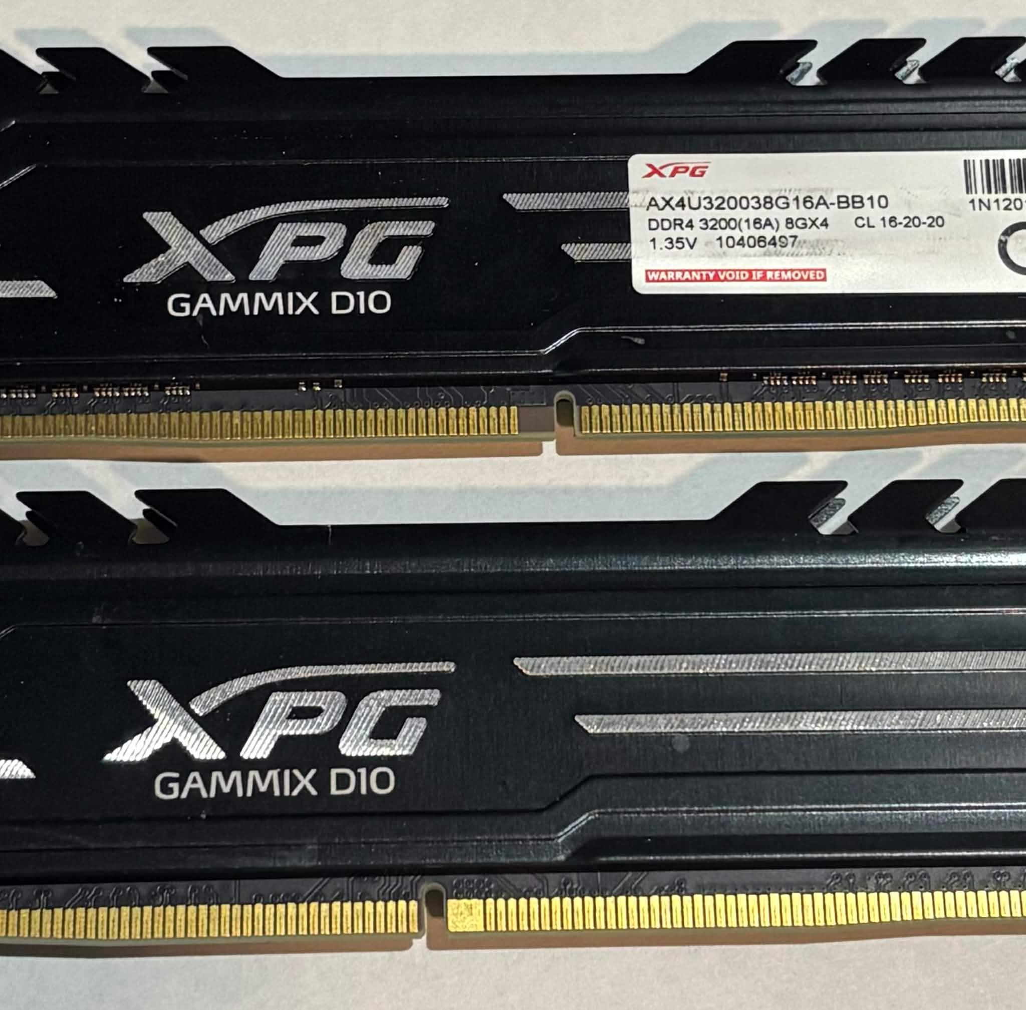 XPG Gammix D10 16GB (2x8GB) DDR4-3200 CL16