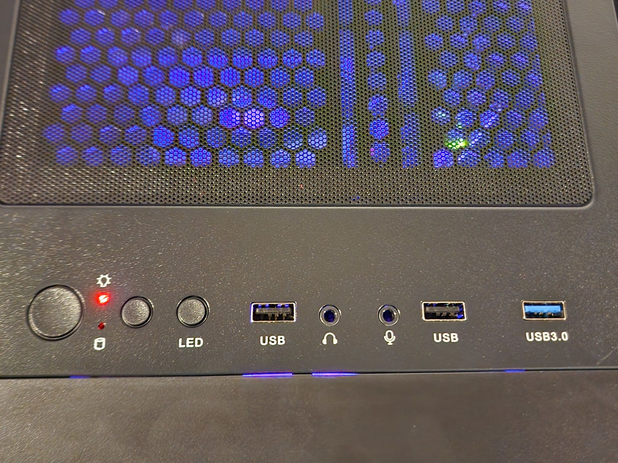 Nvidia RTX 4060 Ti / i7-12700K / 16GB DDR4 / 1TB NVMe SSD