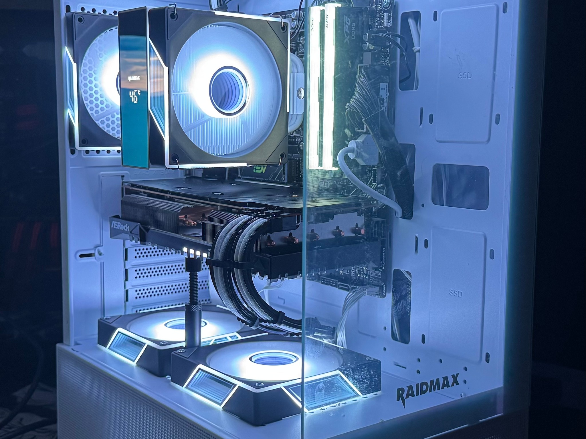 Gaming PC / content creation | AMD Radeon RX 7700 XT| Ryzen 7 | 32GB RAM | WINDOWS 11 Home | WiFi an