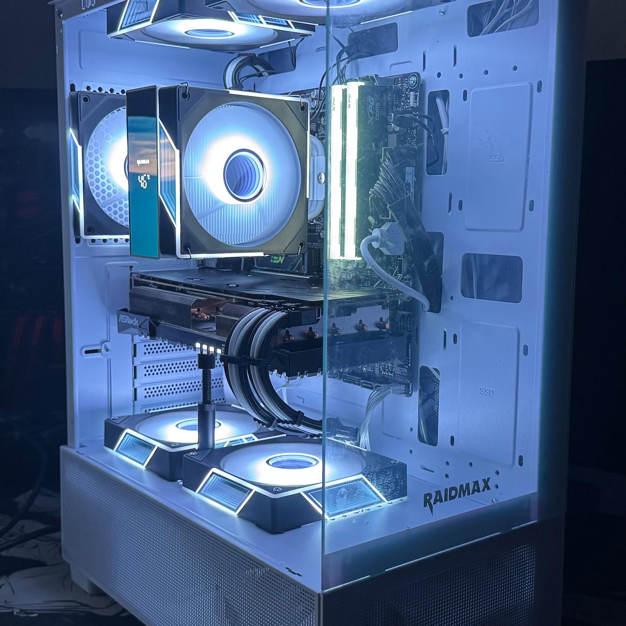Gaming PC / content creation | AMD Radeon RX 7700 XT| Ryzen 7 | 32GB RAM | WINDOWS 11 Home | WiFi an