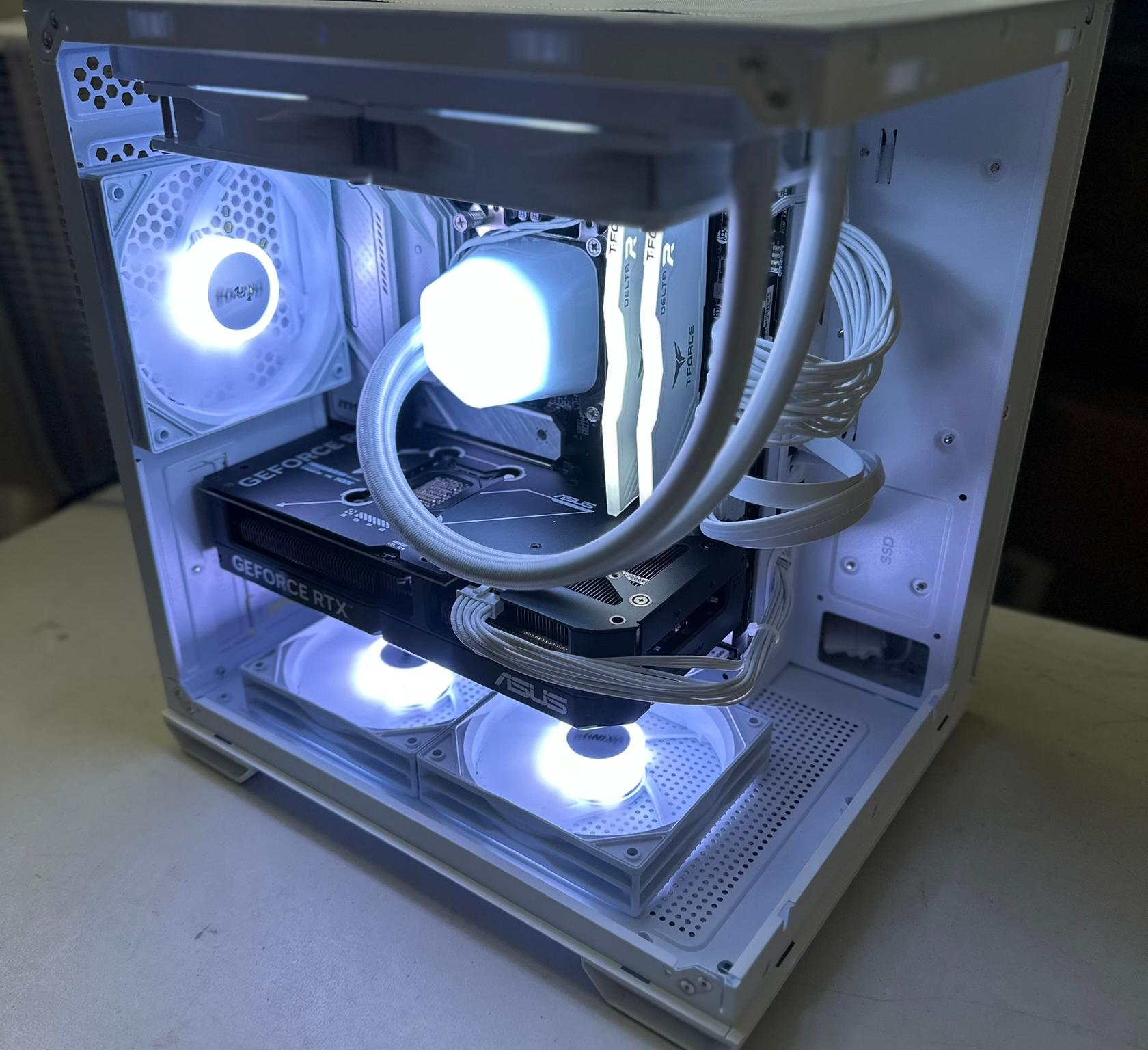 *White Build* i7-13700K / RTX 5070 / 1TB NVME / 32GB RAM