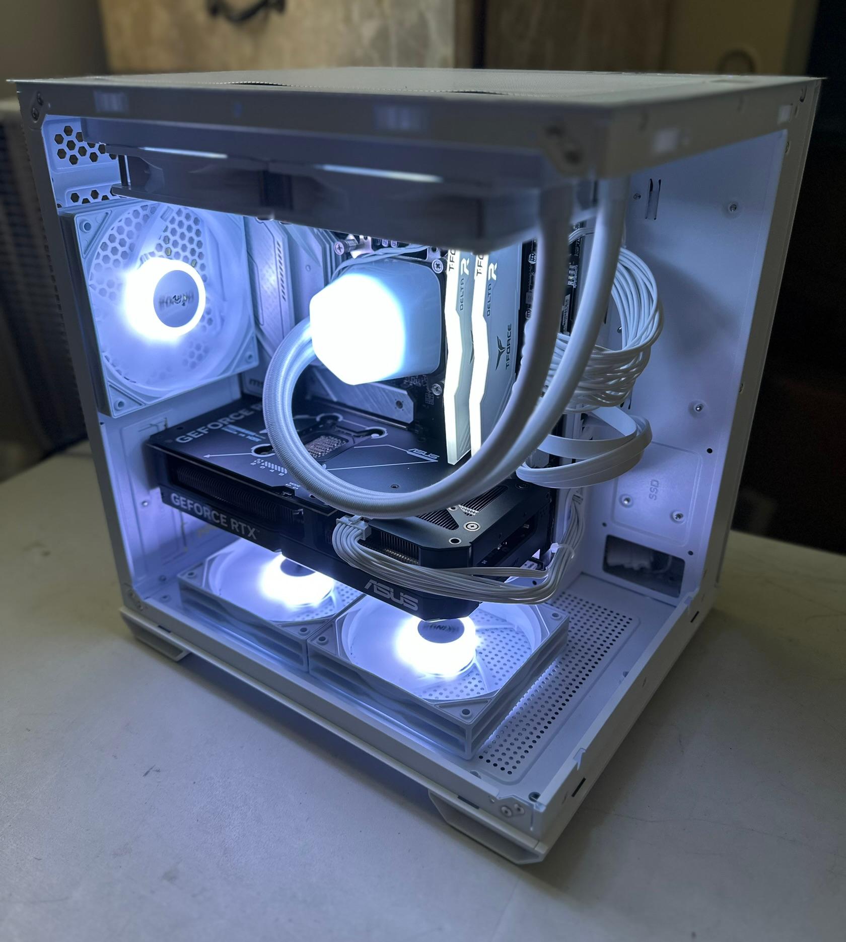 *White Build* i7-13700K / RTX 5070 / 1TB NVME / 32GB RAM